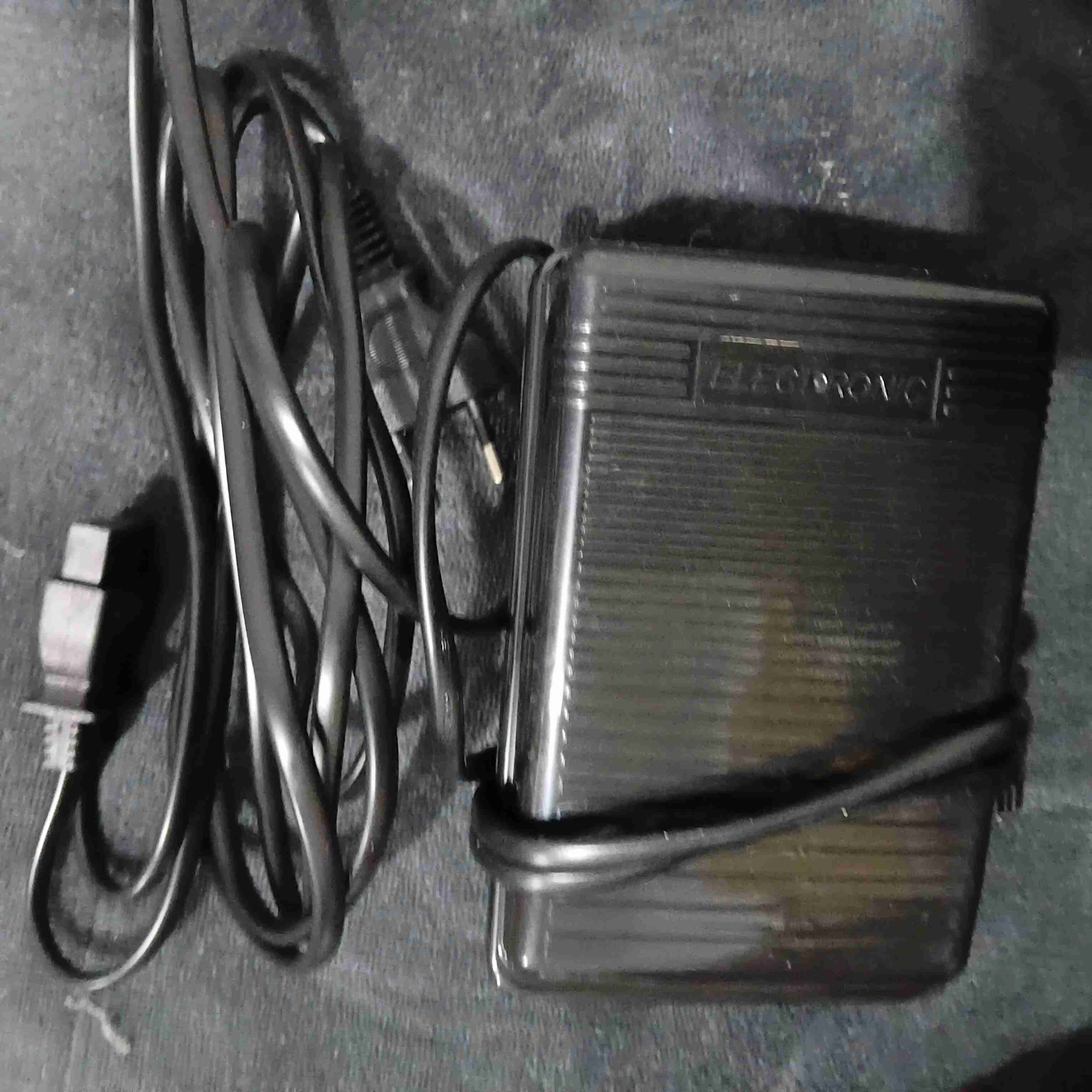 Máquina de coser verde Merritt - miniatura 5