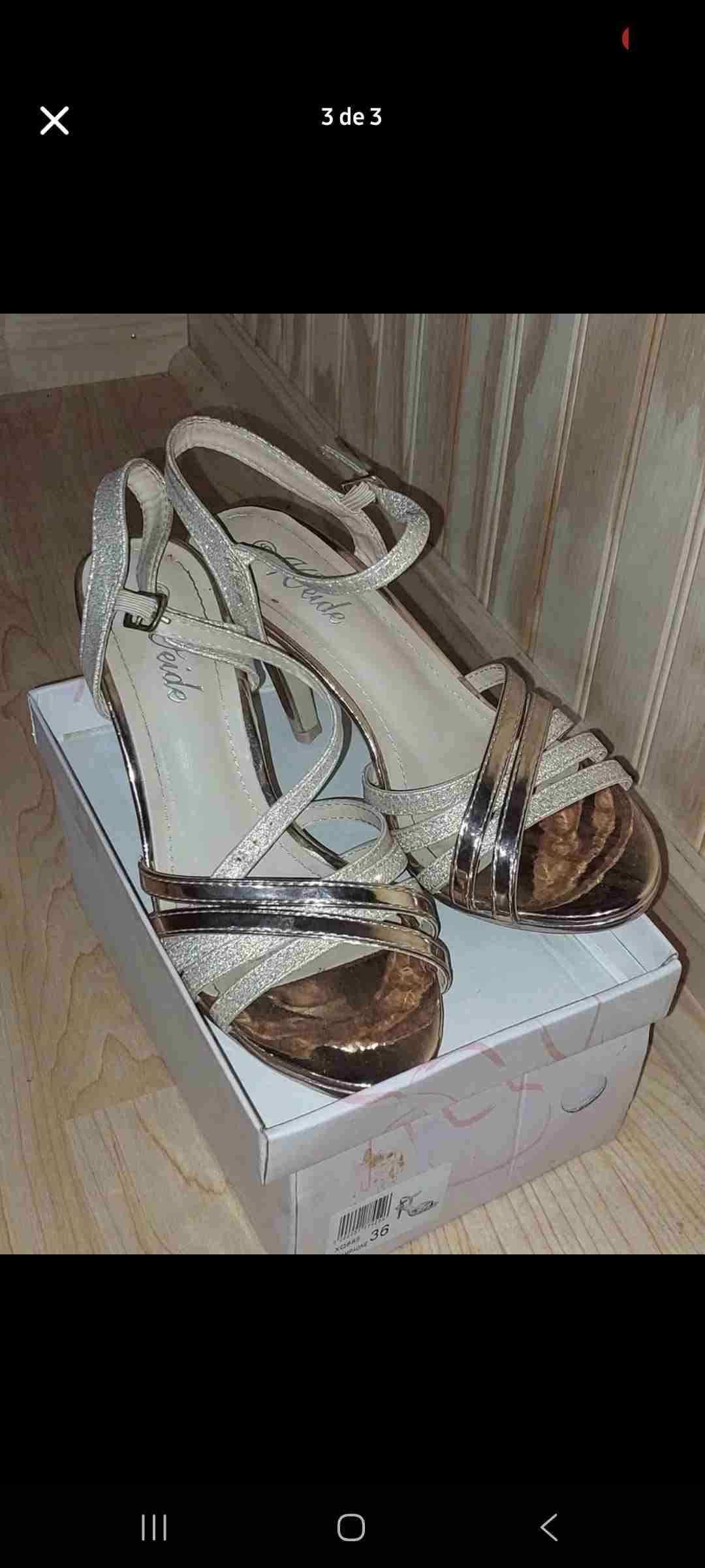 Sandalias doradas elegantes - miniatura 2