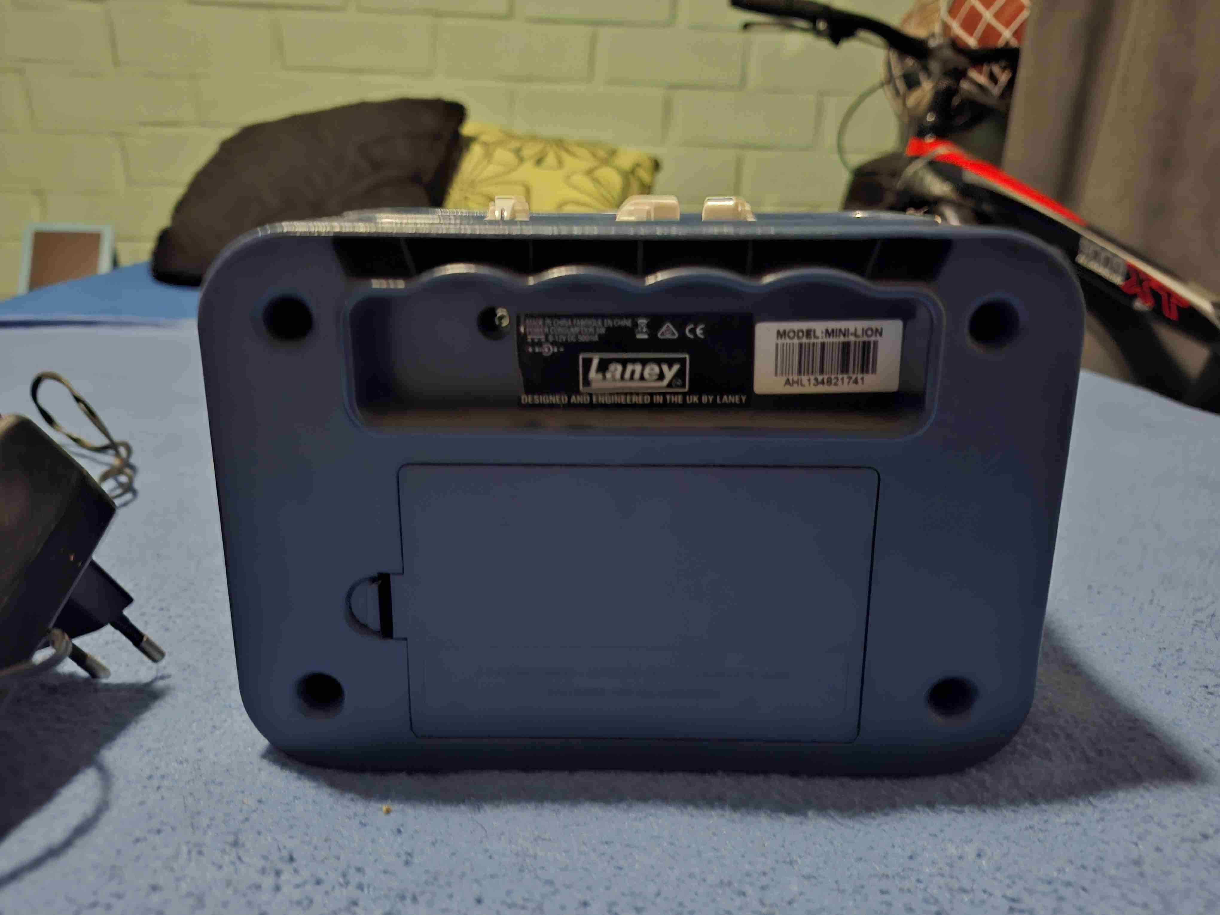 Mini Amplificador Laney de Guitarra - miniatura 3