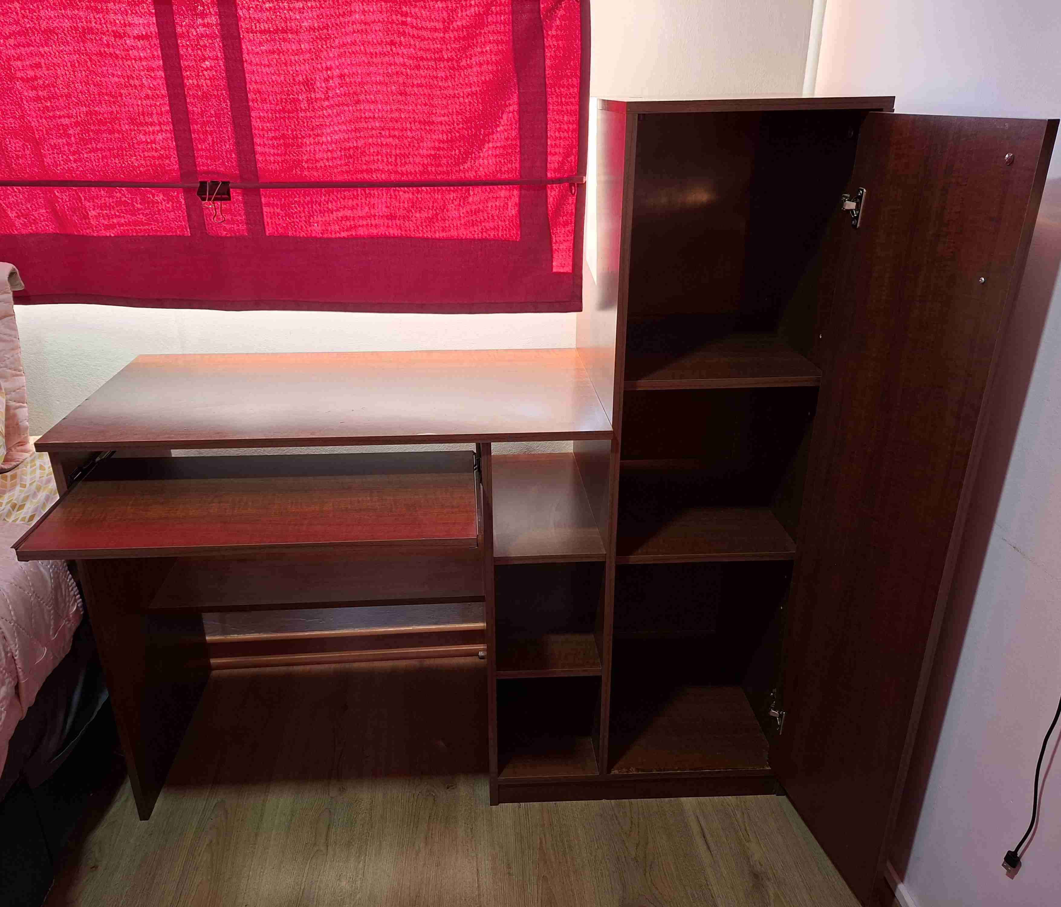 Escritorio de madera con estante - miniatura 2