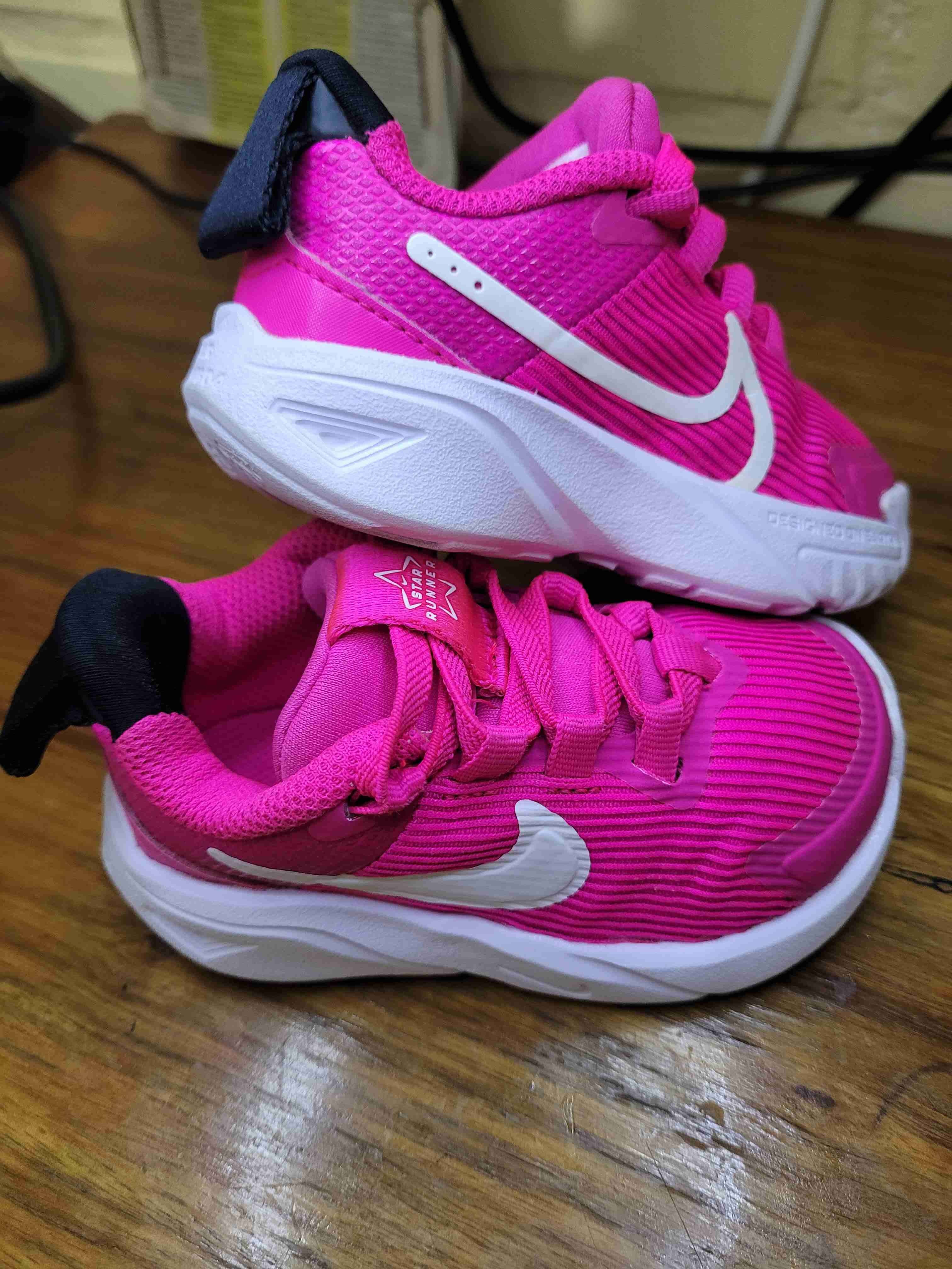 Zapatillas nike deportivas rosadas para niña - miniatura 1