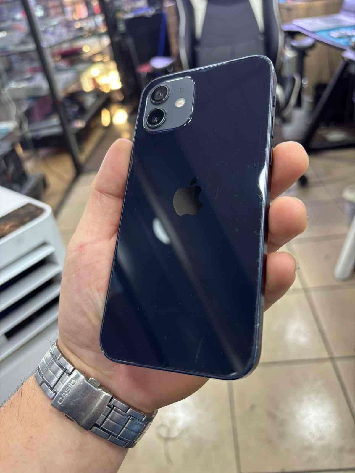 iPhone 12 - miniatura 1