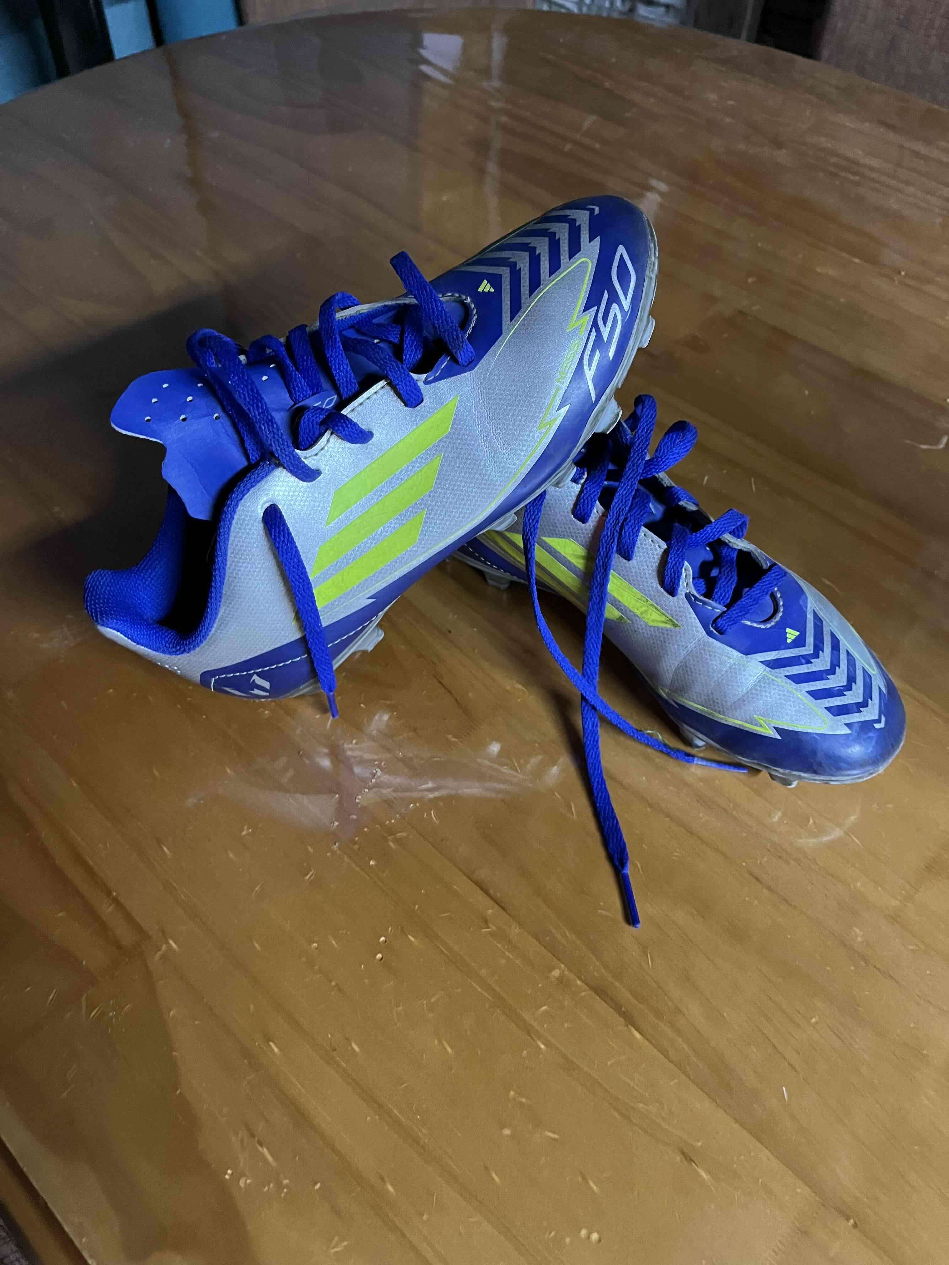 Zapatillas de fútbol azul y verde - miniatura 1