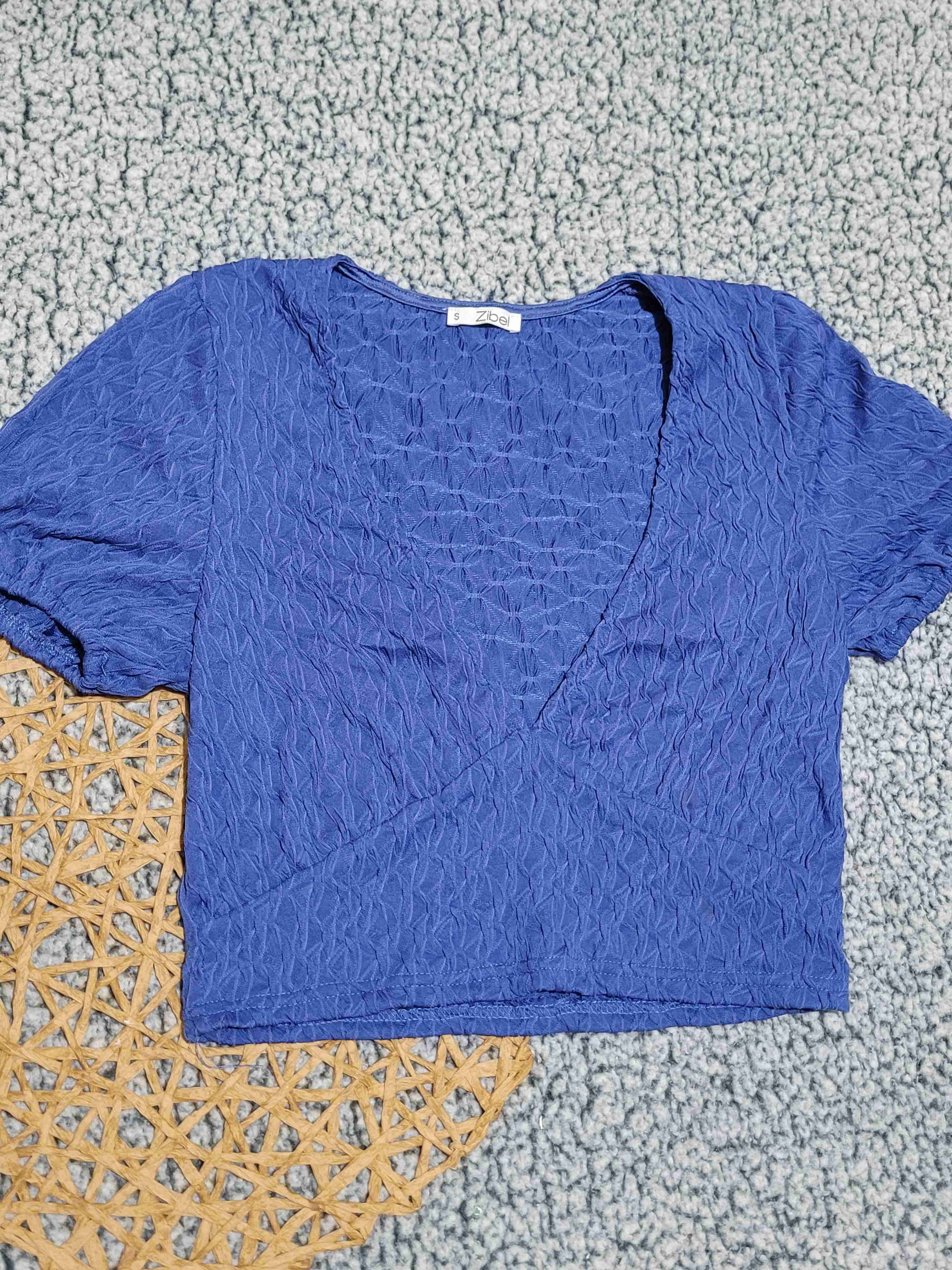 Blusa azul con textura tipo crop top - miniatura 1
