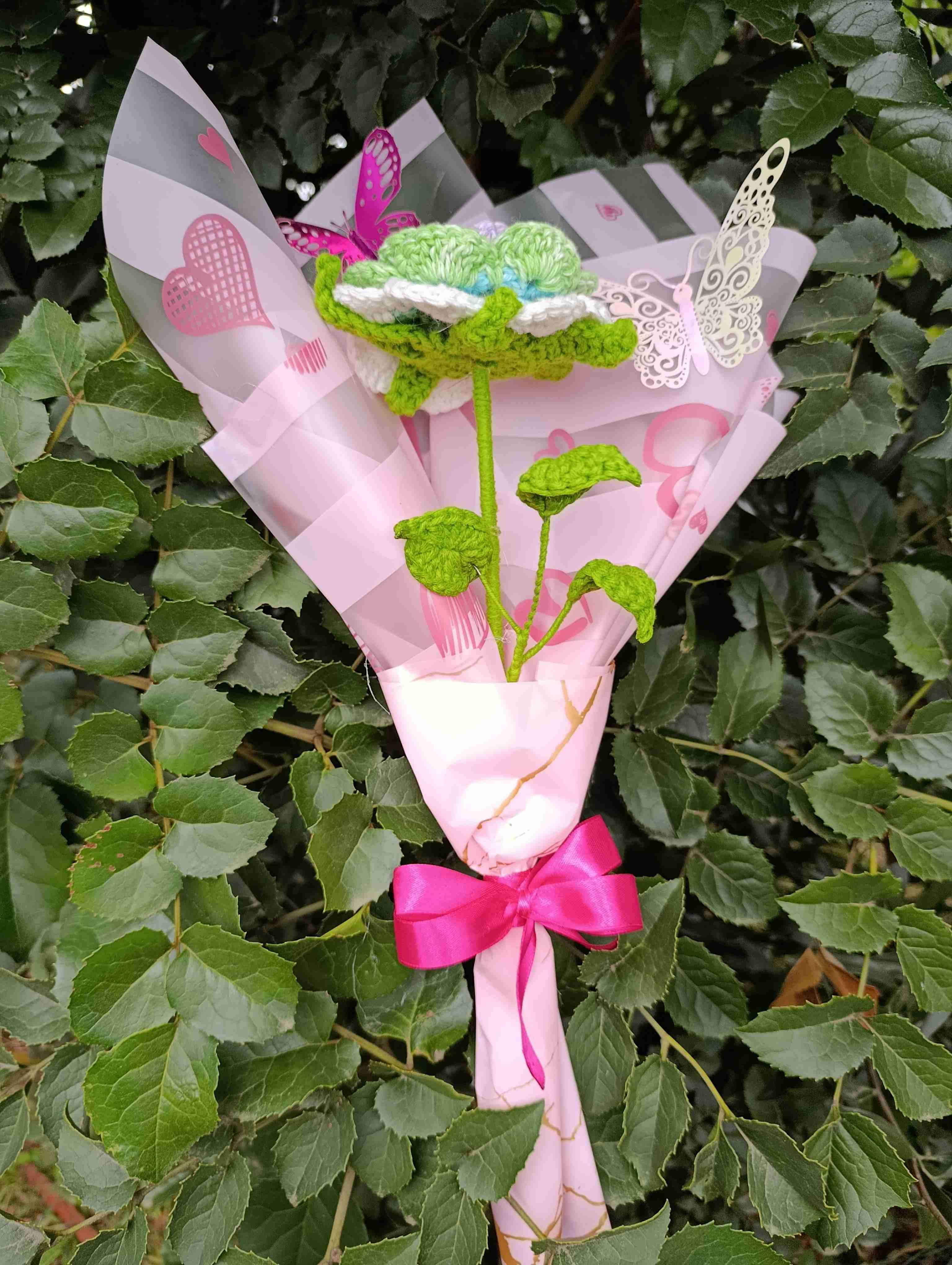 Ramo de flores de crochet - miniatura 1