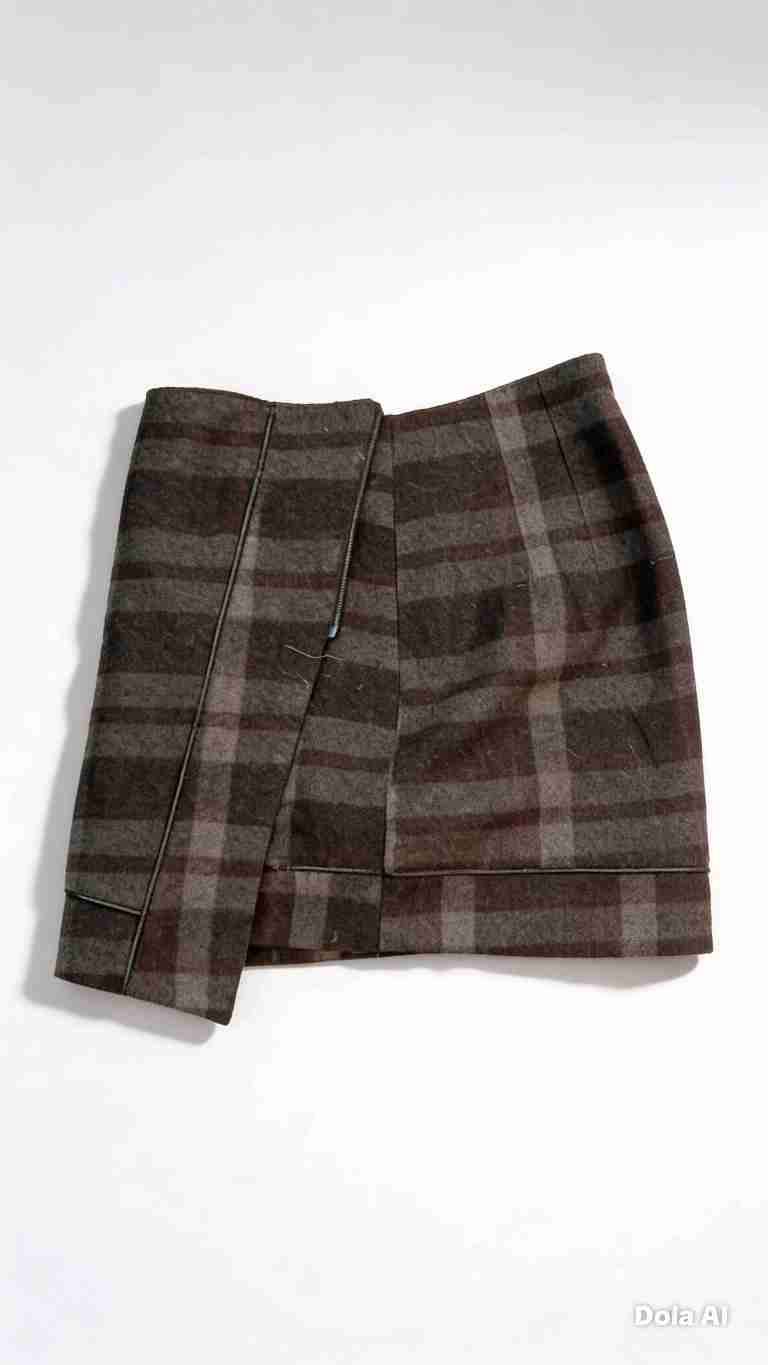 Falda corta escocesa marrón