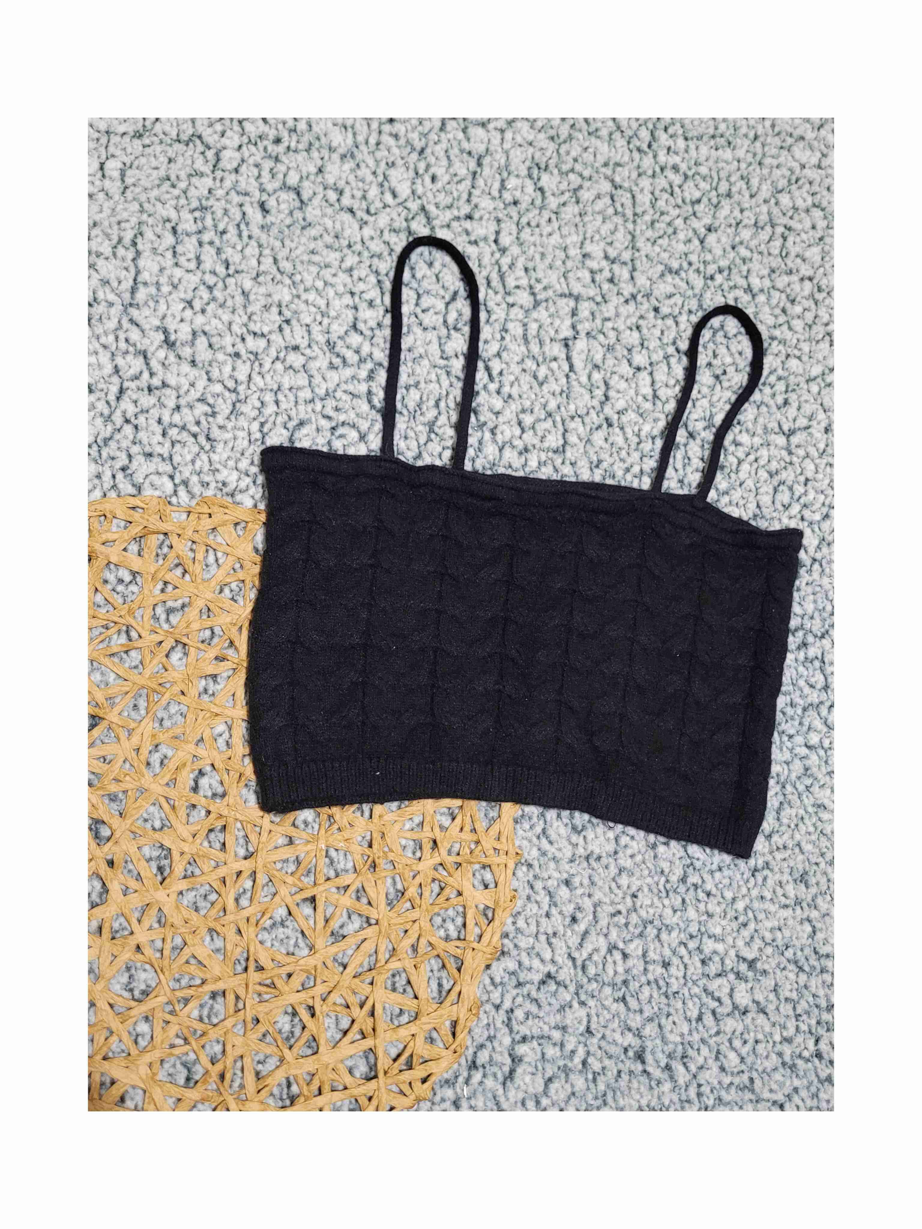 Top negro de tirantes