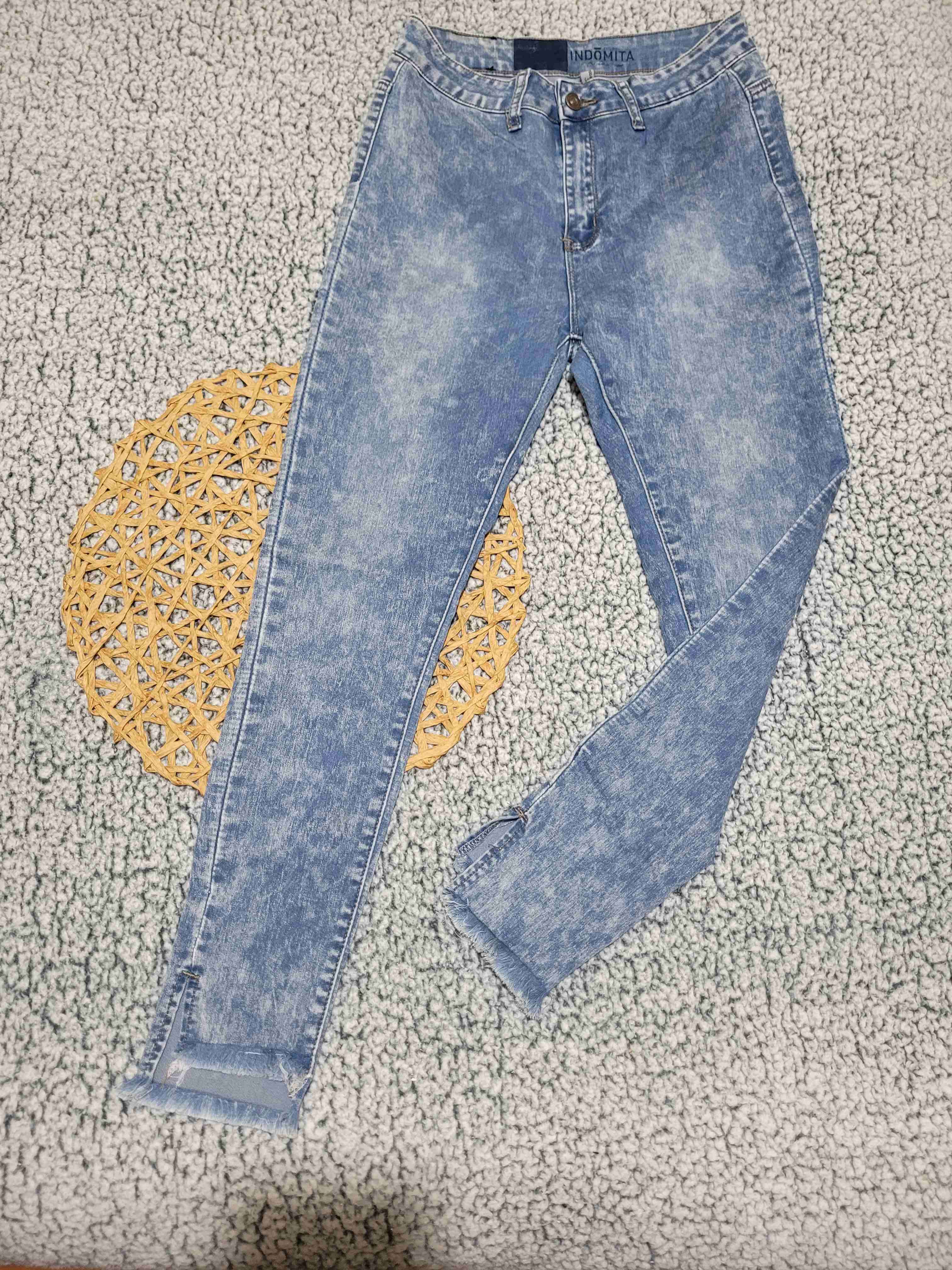 Jeans celeste estilo desgastado - miniatura 1