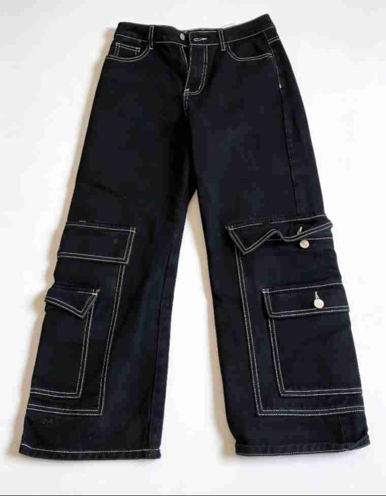 Pantalones cargo oscuros