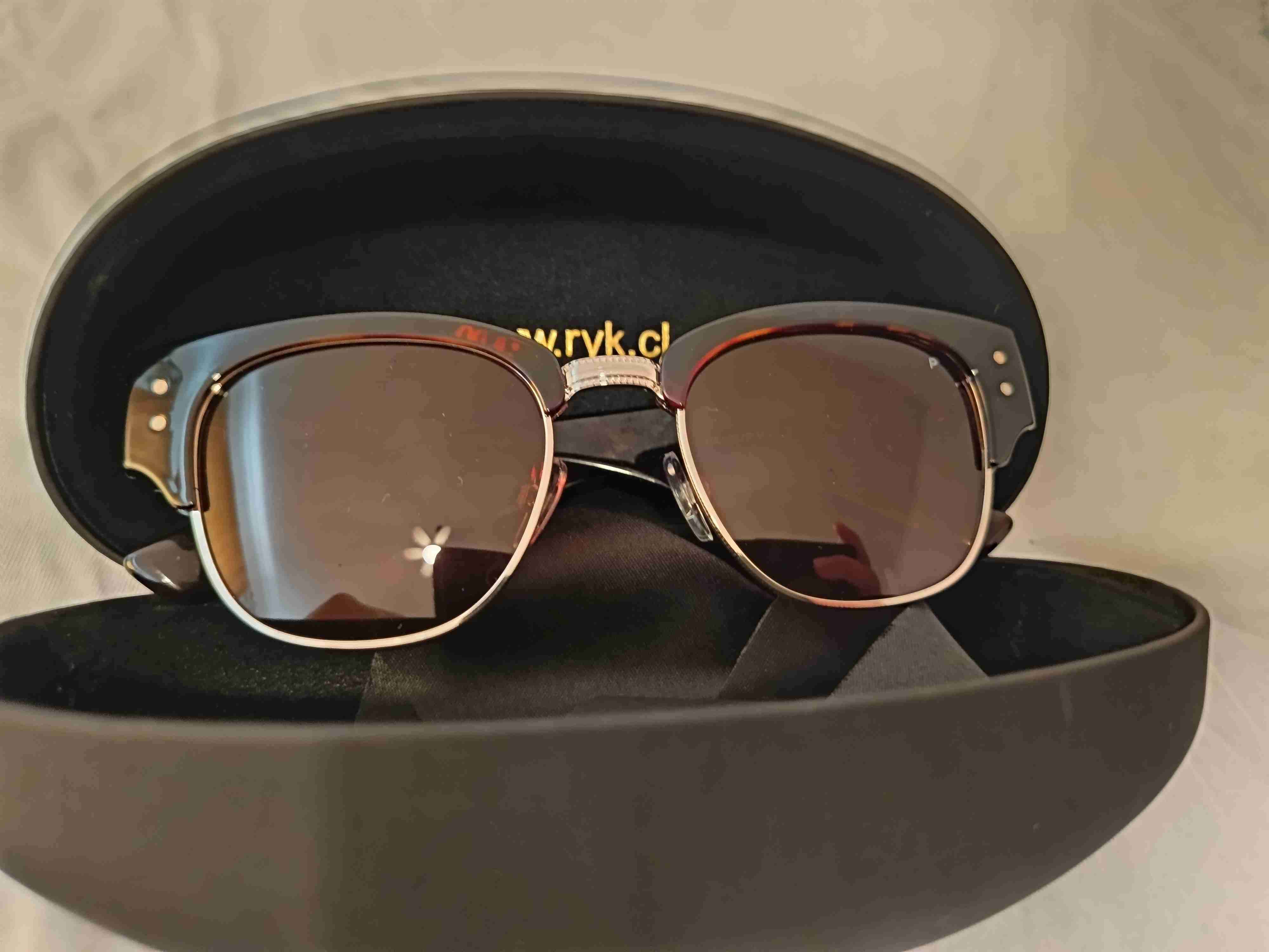 Gafas de sol estilo moderno