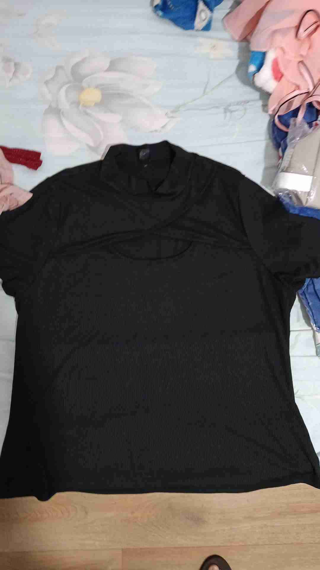 Polera negra básica