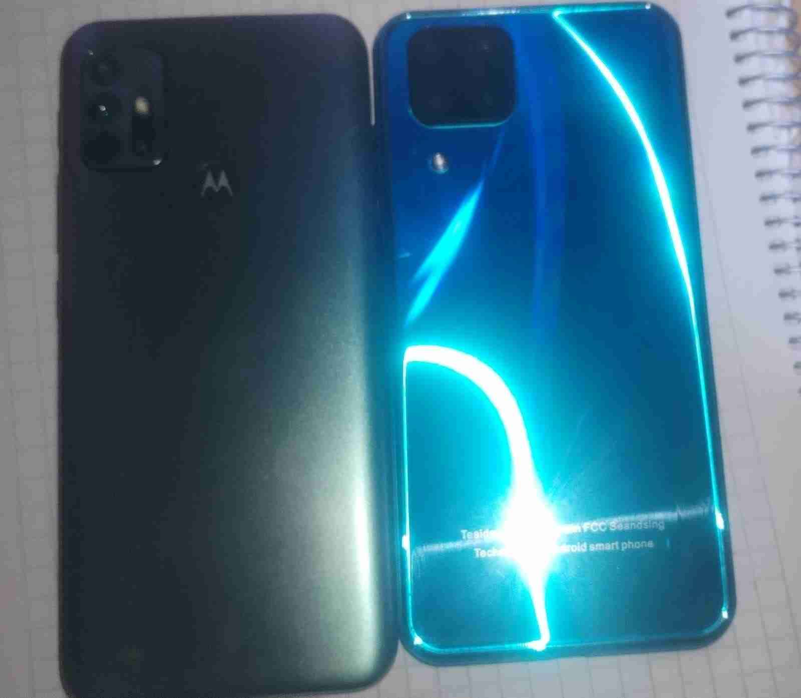 Dos smartphones en buen estado - miniatura 1