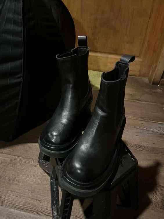 Botines negros de cuero - miniatura 1