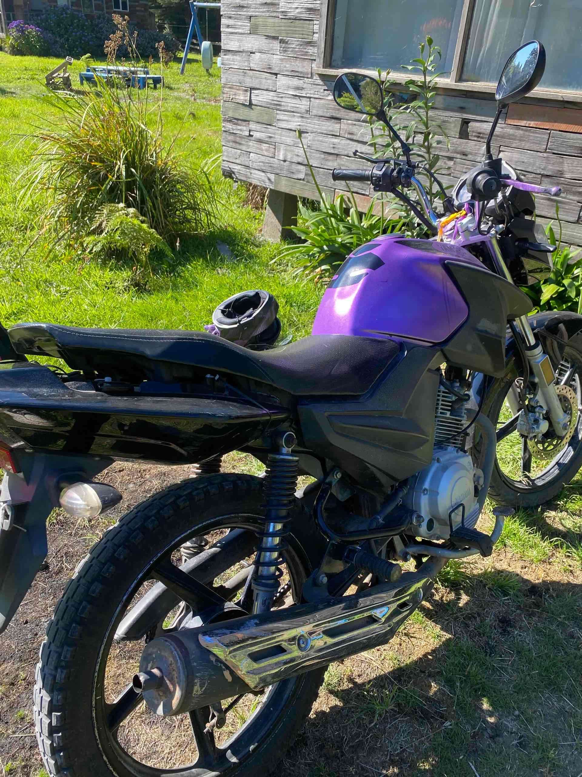 Motocicleta Yamaha YBR 125cc - miniatura 2