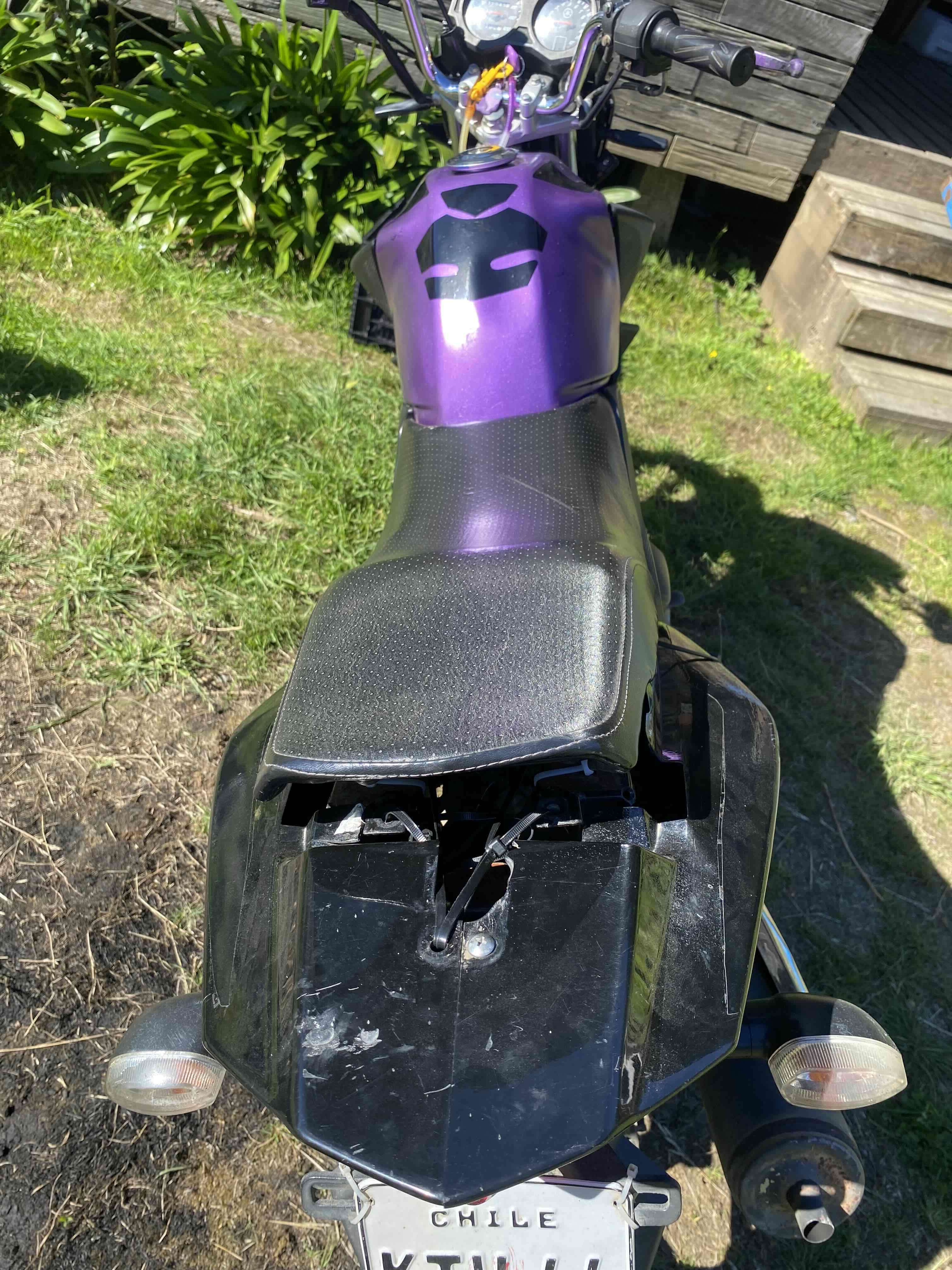 Motocicleta Yamaha YBR 125cc - miniatura 4