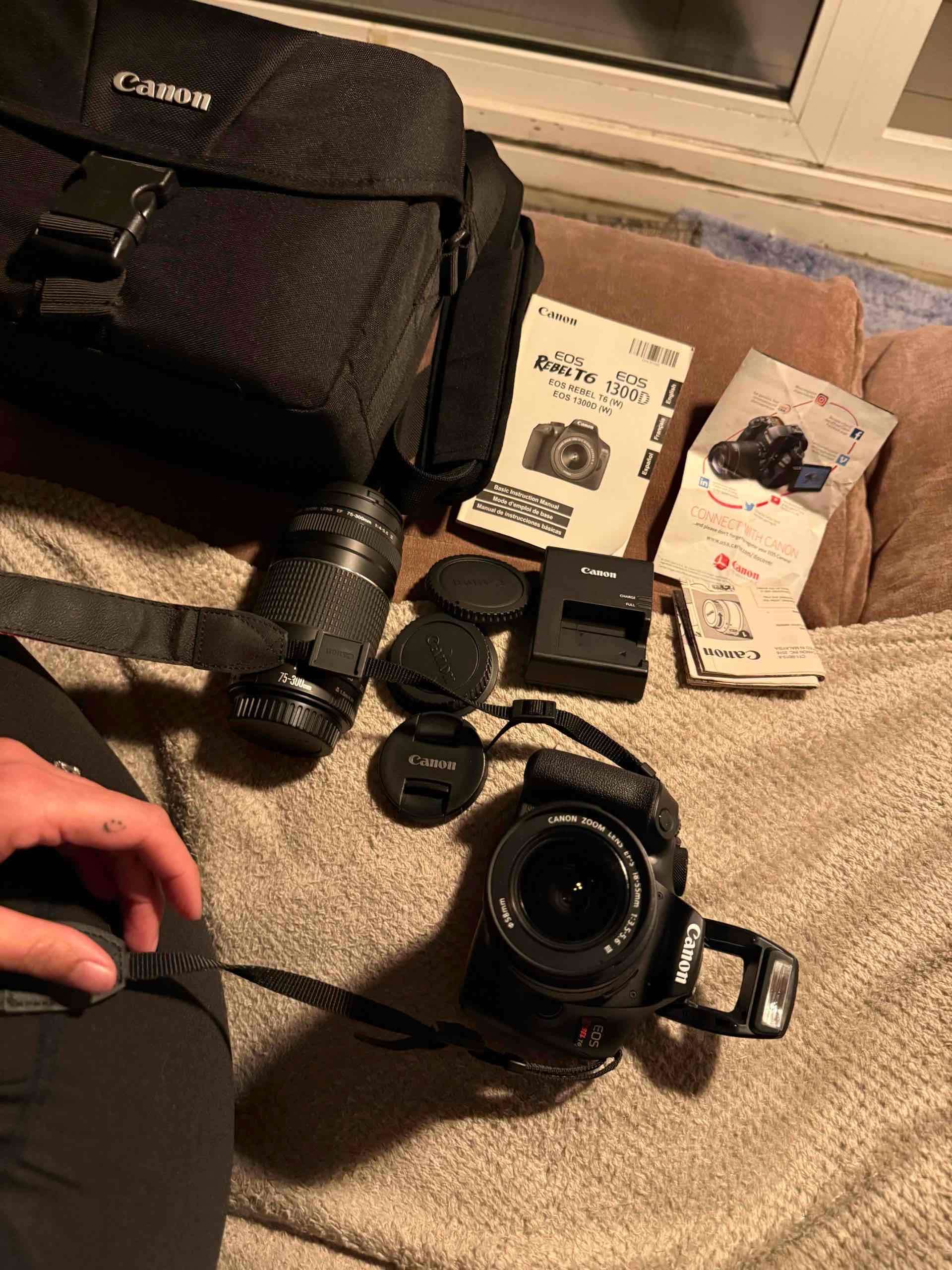 Cámara Canon Rebel T6 con accesorios - miniatura 1