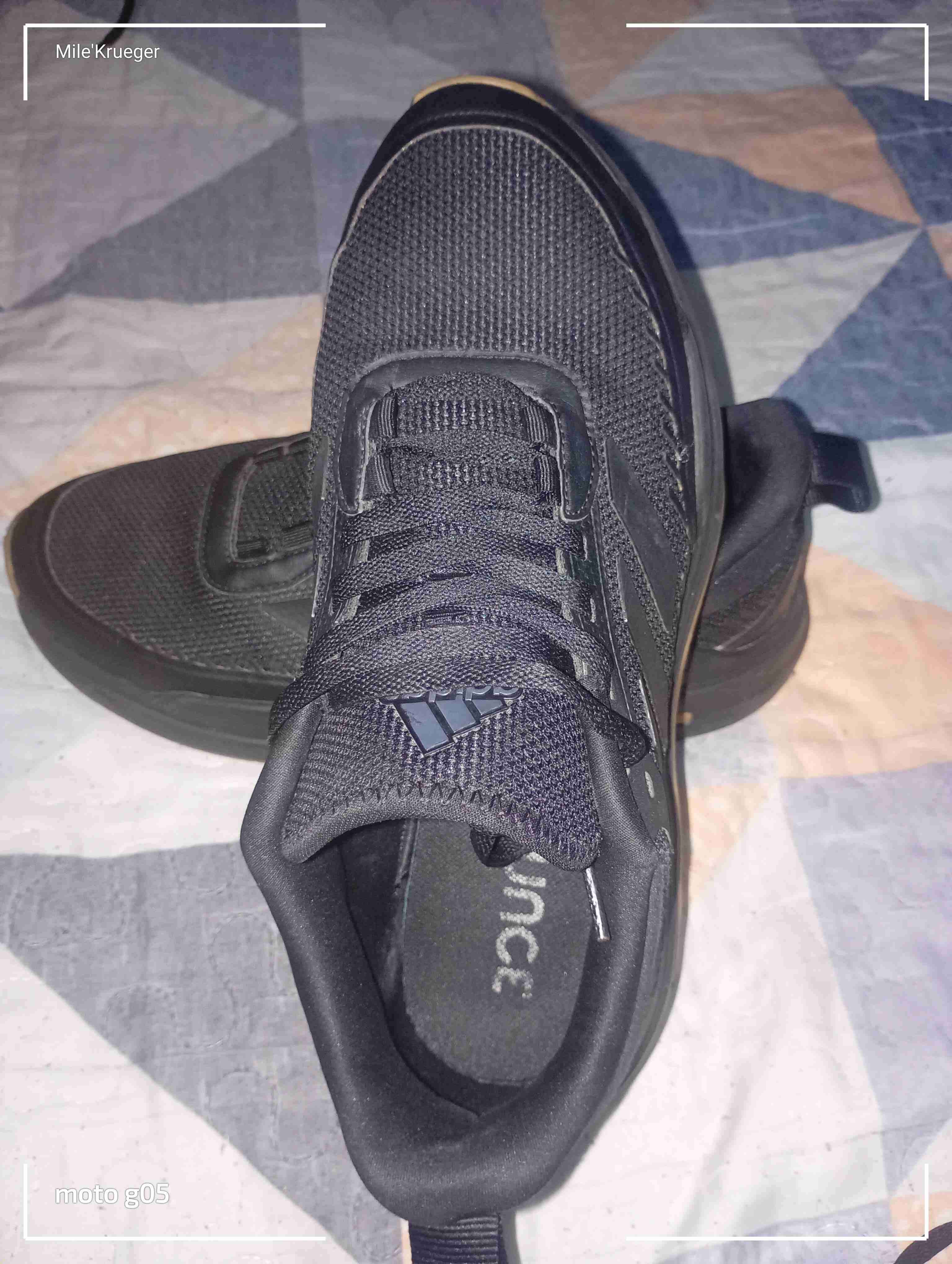 Zapatillas negras marca deportiva adidas - miniatura 1