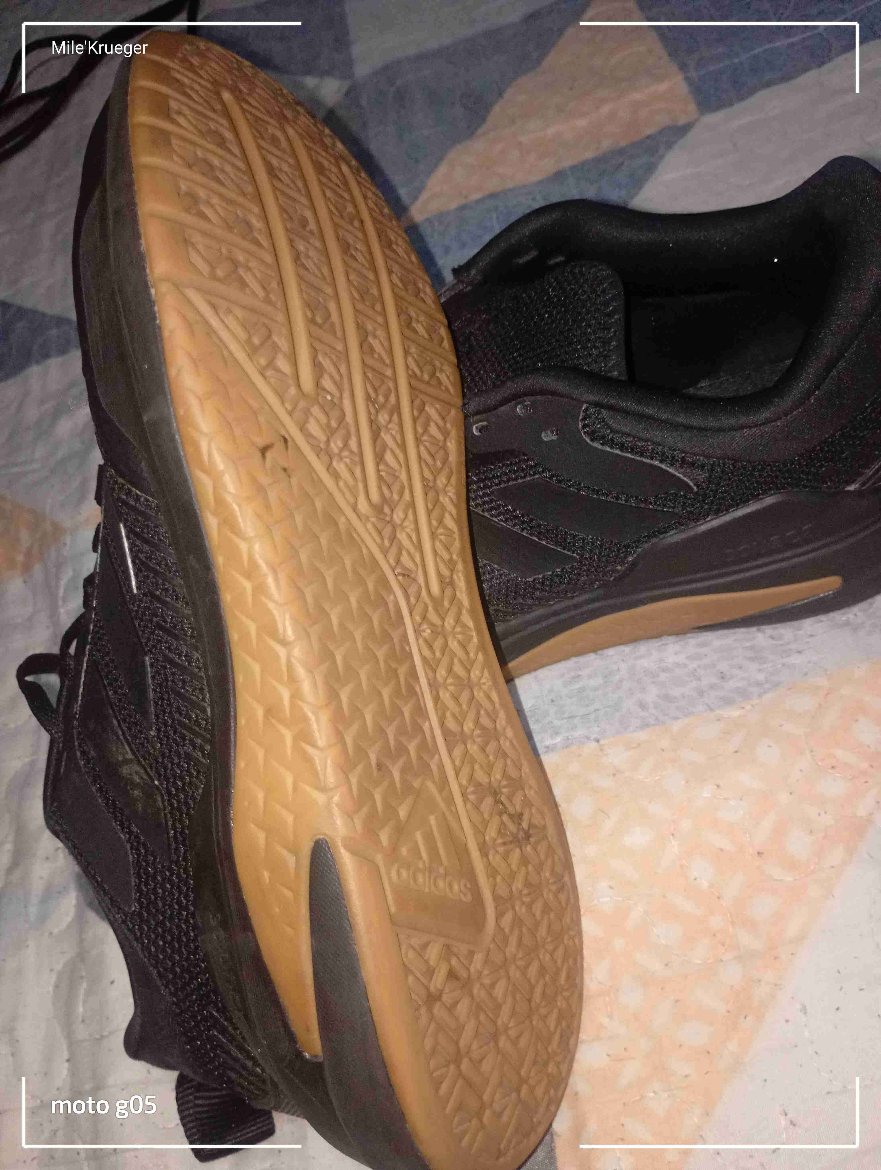 Zapatillas negras marca deportiva adidas - miniatura 2