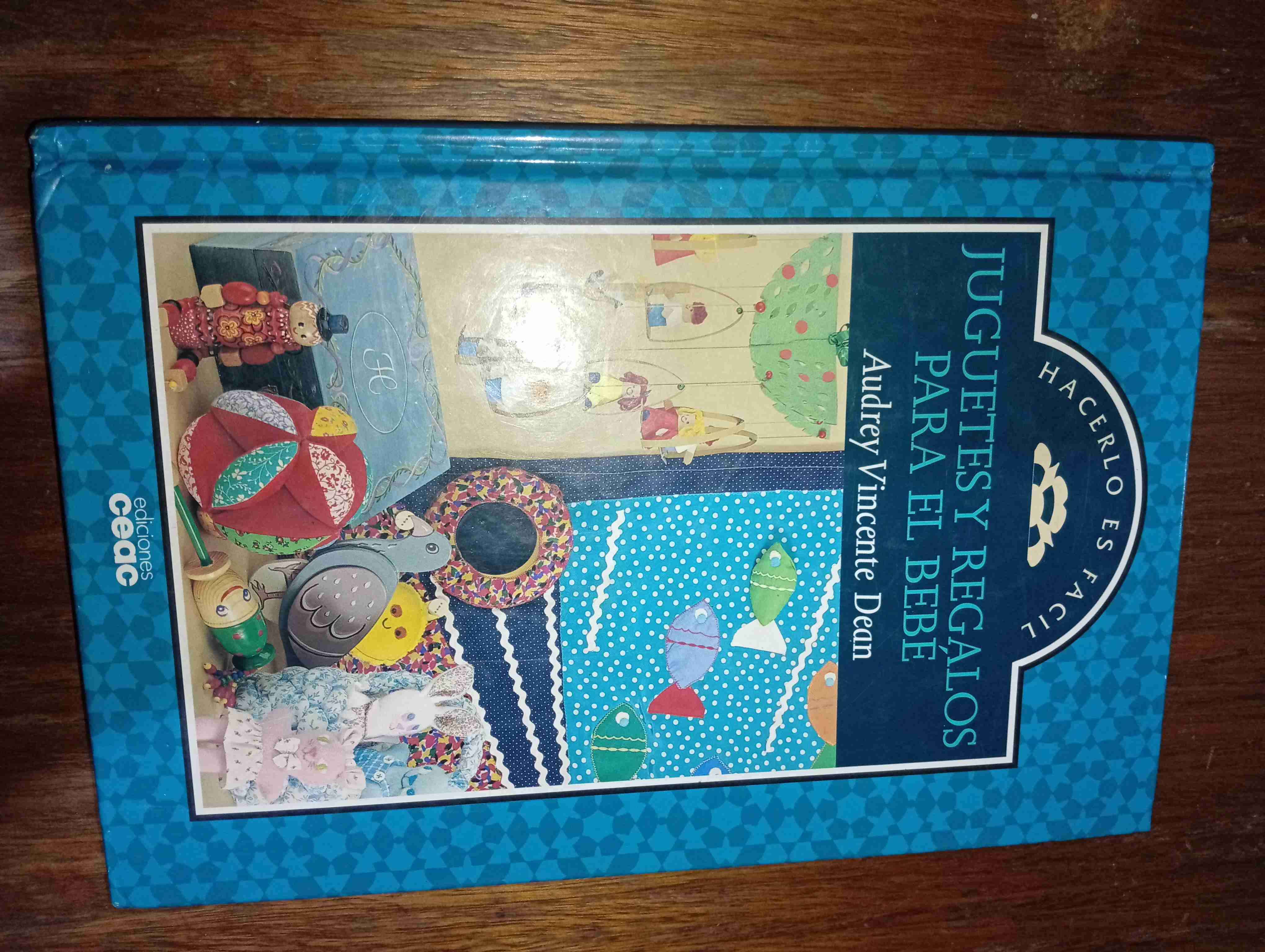 Libro Juguetes y Regalos para el Bebé - miniatura 1