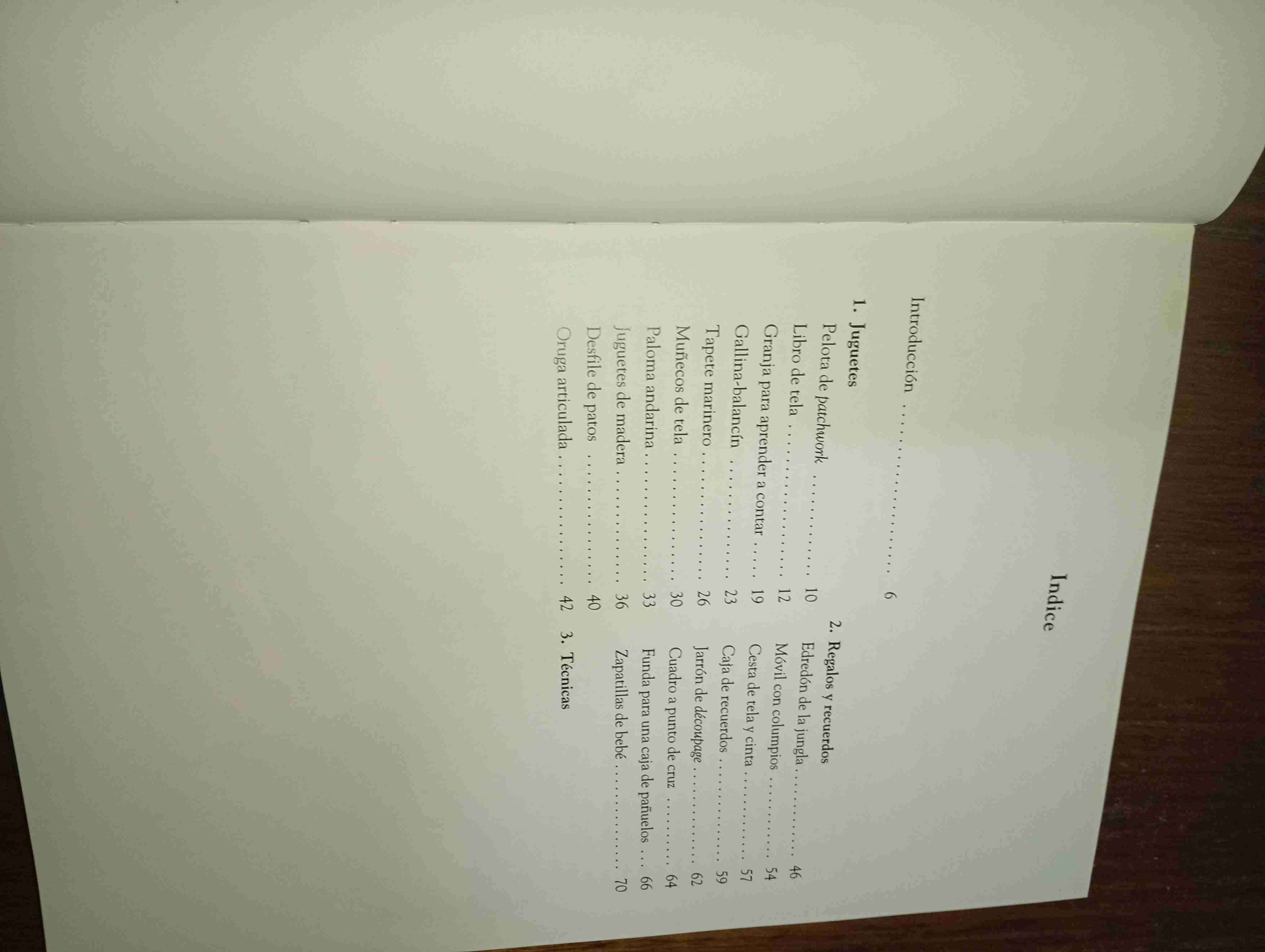 Libro Juguetes y Regalos para el Bebé - miniatura 3