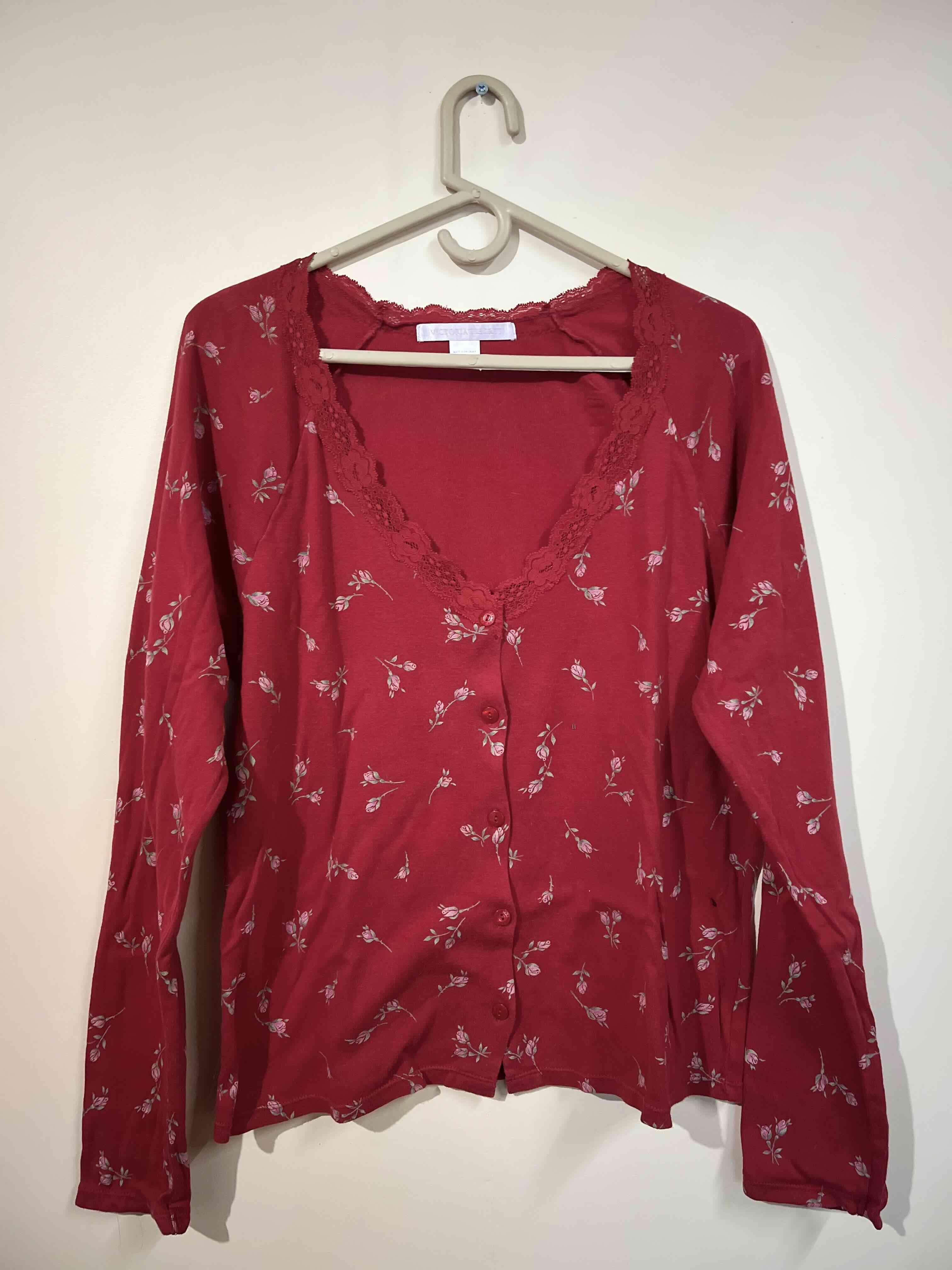 Polera VS roja con encaje floral - miniatura 1