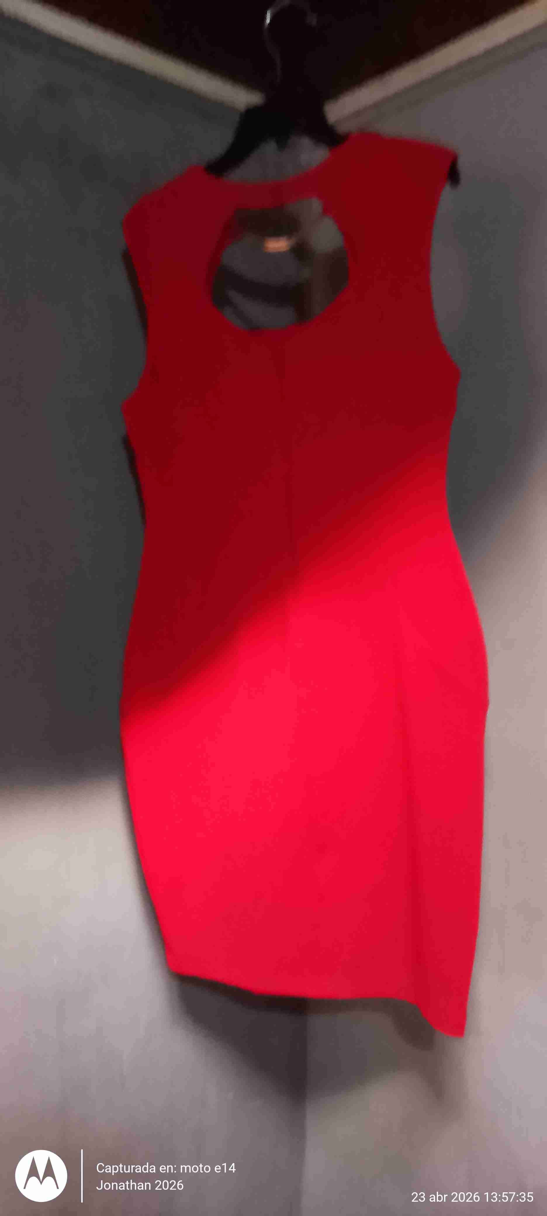 Vestido rojo sin mangas - miniatura 1