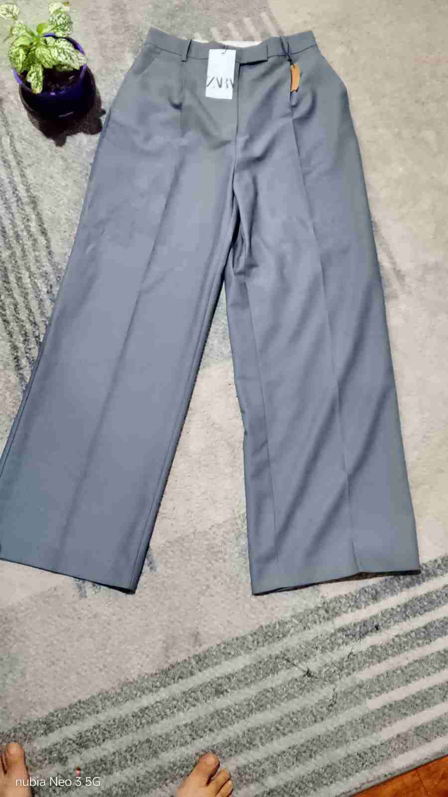 Pantalón gris amplio - miniatura 1