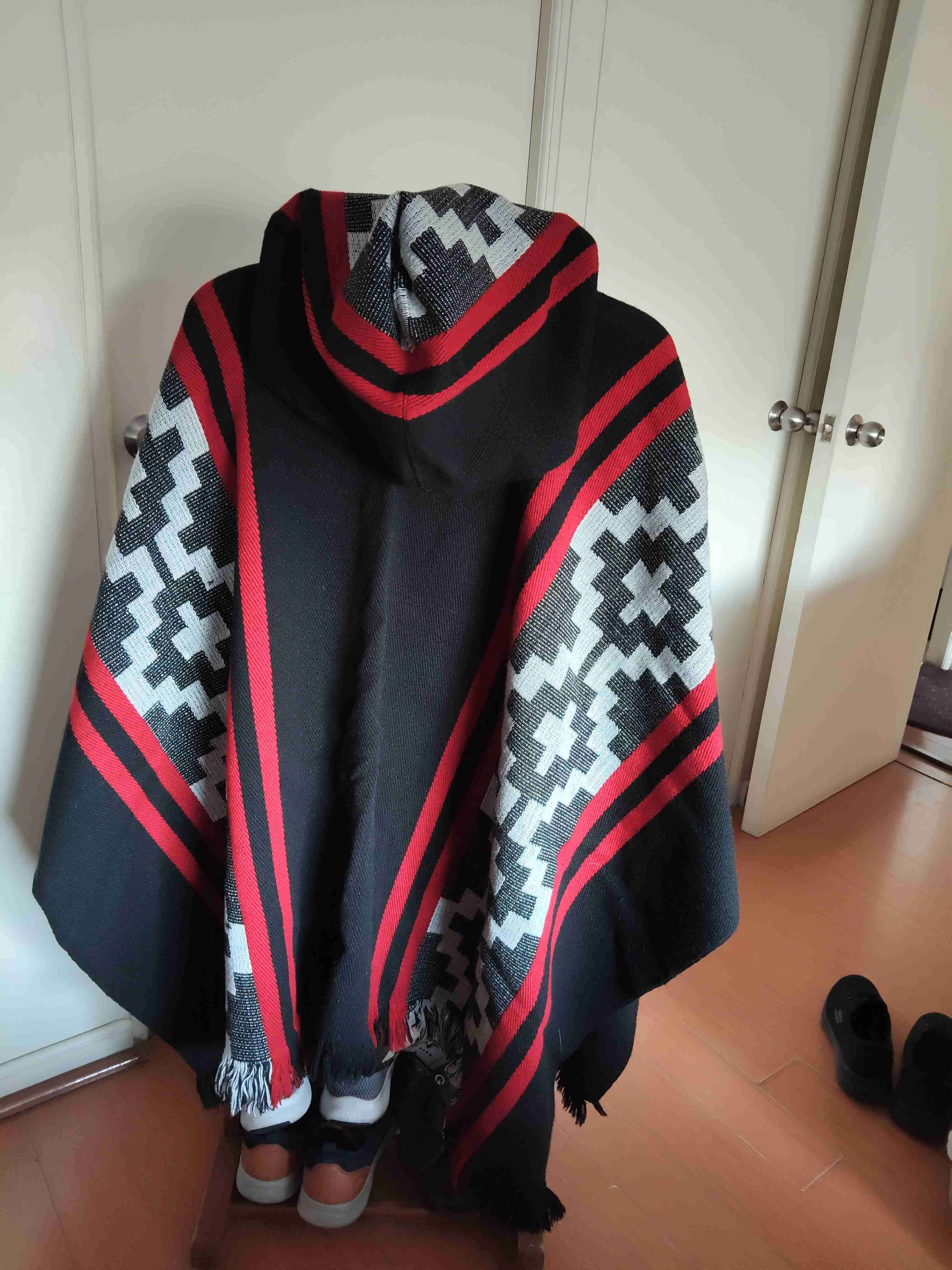 Poncho negro con detalles étnicos - miniatura 2