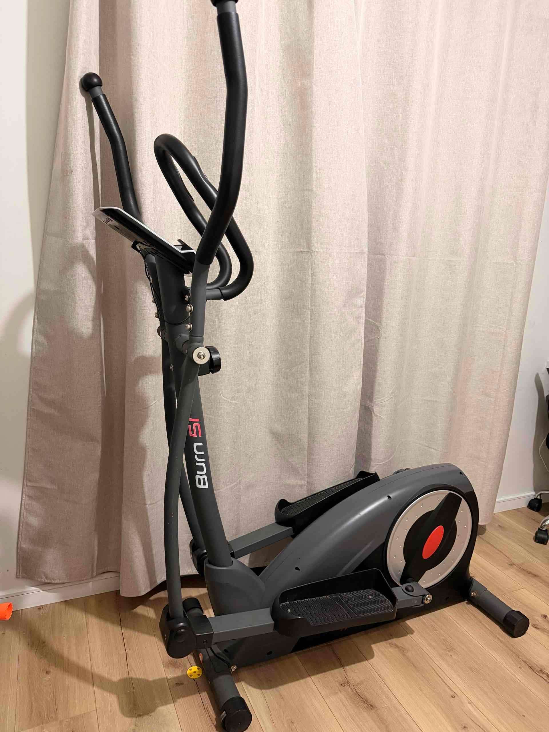 Máquina elíptica Burn 51 negra Oxford