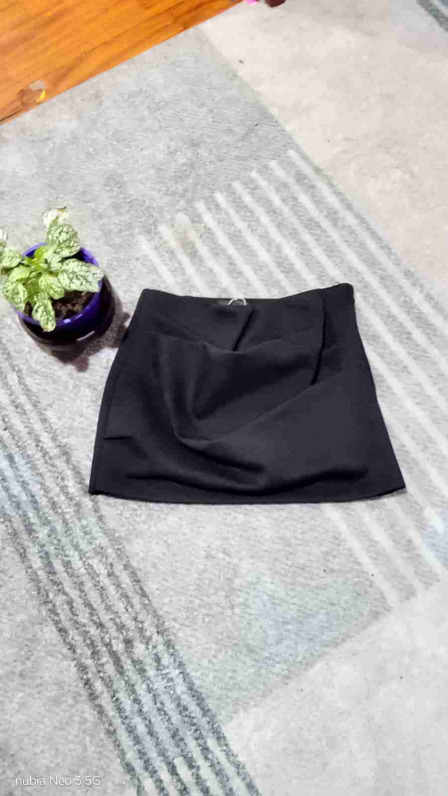 Falda corta negra elegante - miniatura 1