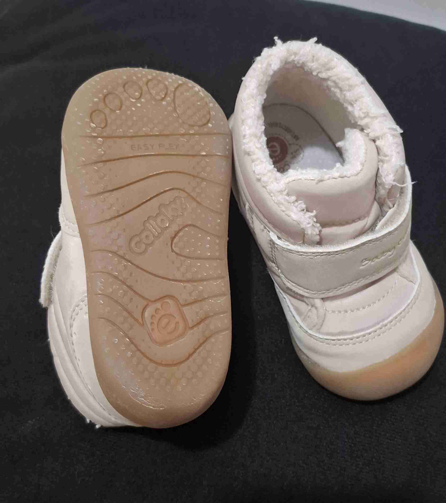 Zapatillas blancas de bebé - miniatura 1