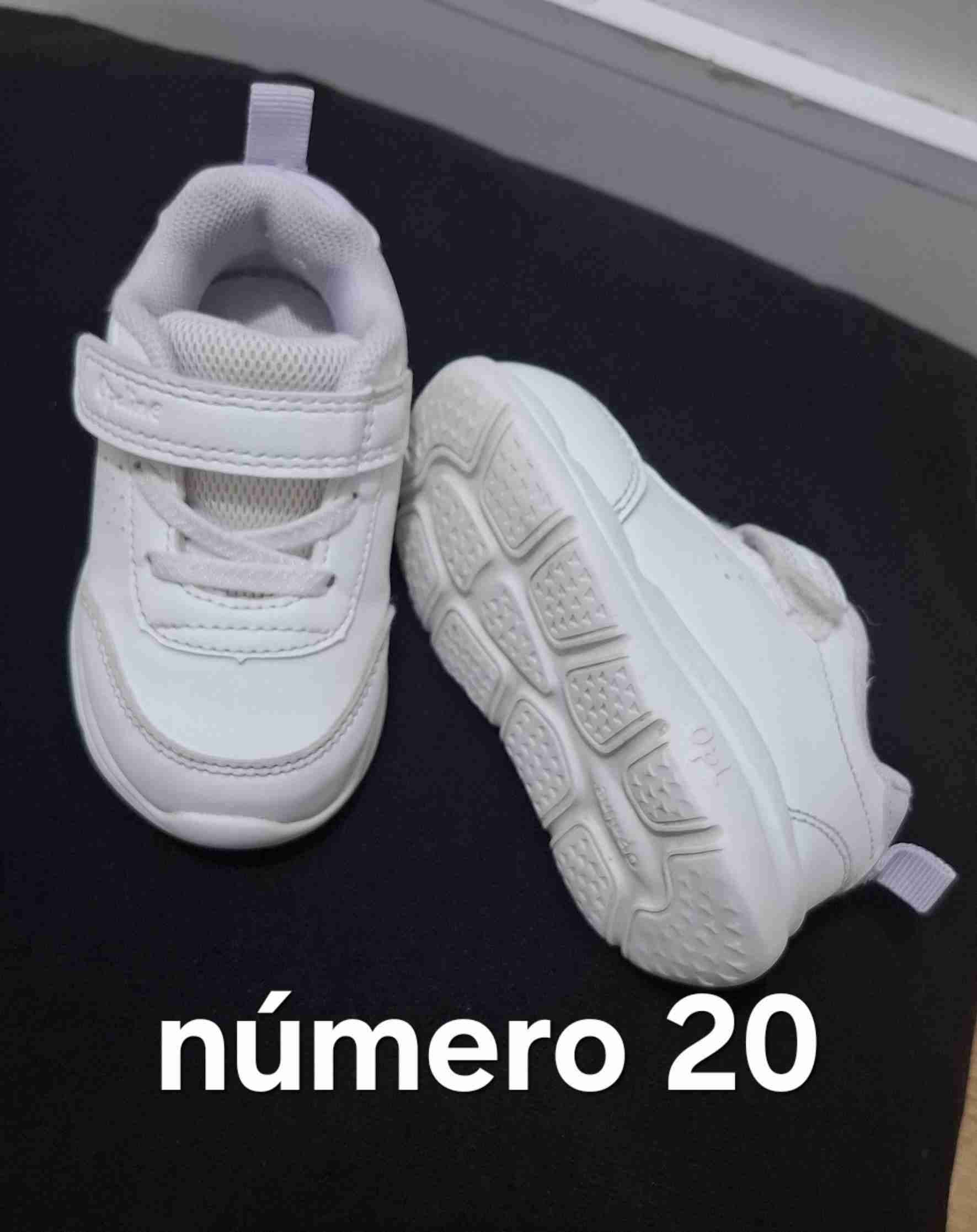 Zapatillas blancas de bebé - miniatura 5