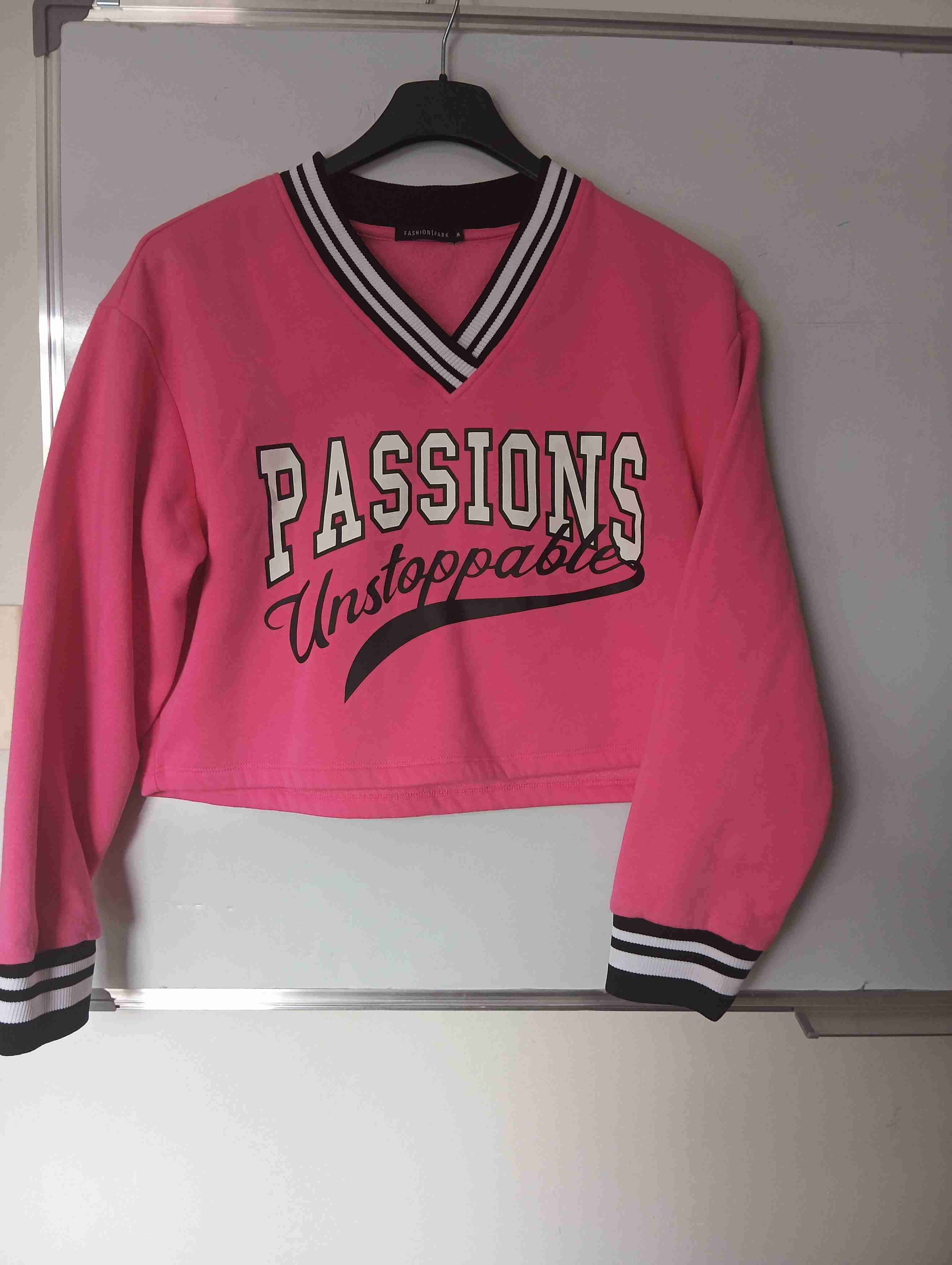 Polerón rosa con estampado