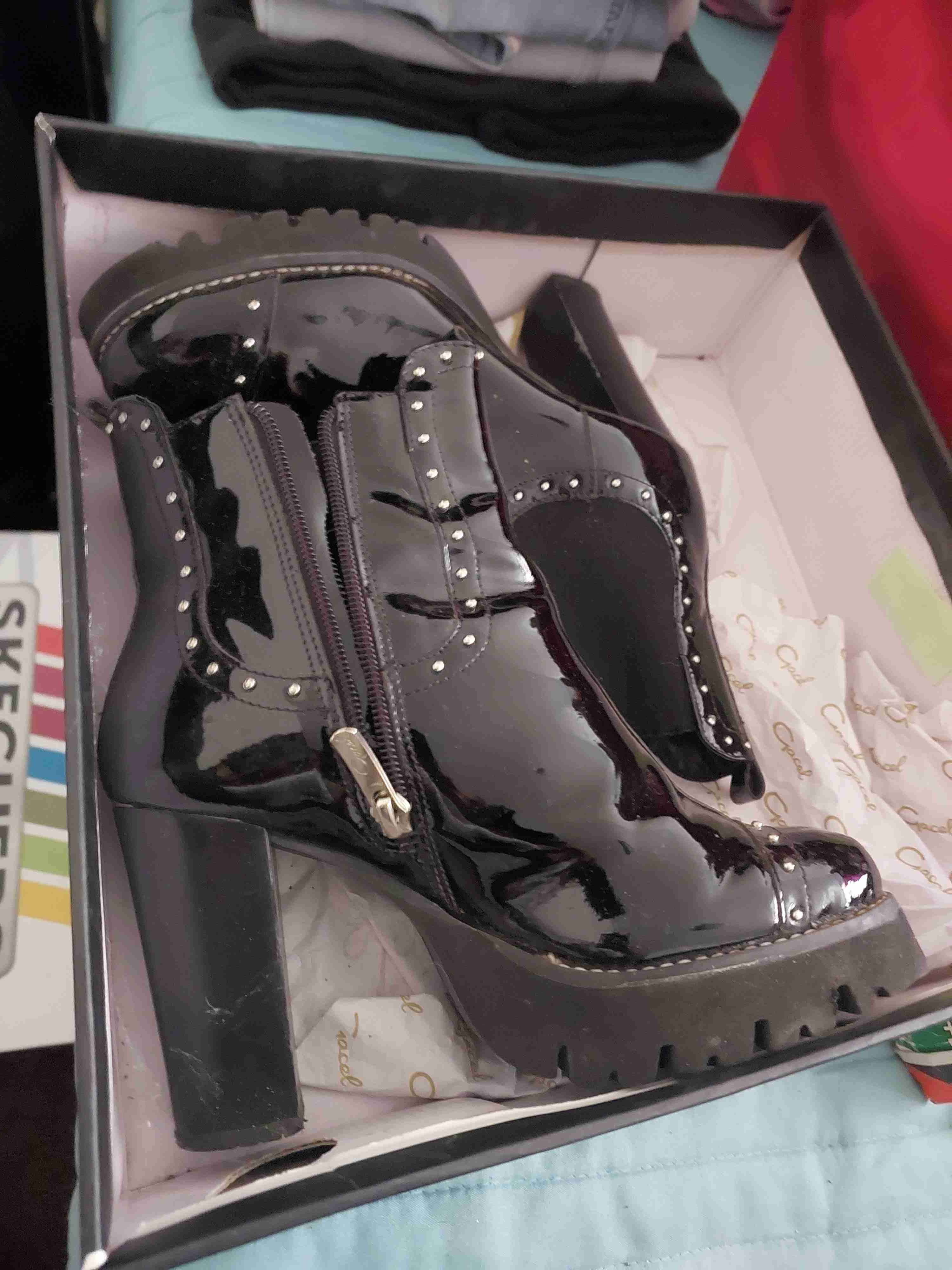 Botines de charol negro con tachas - miniatura 2