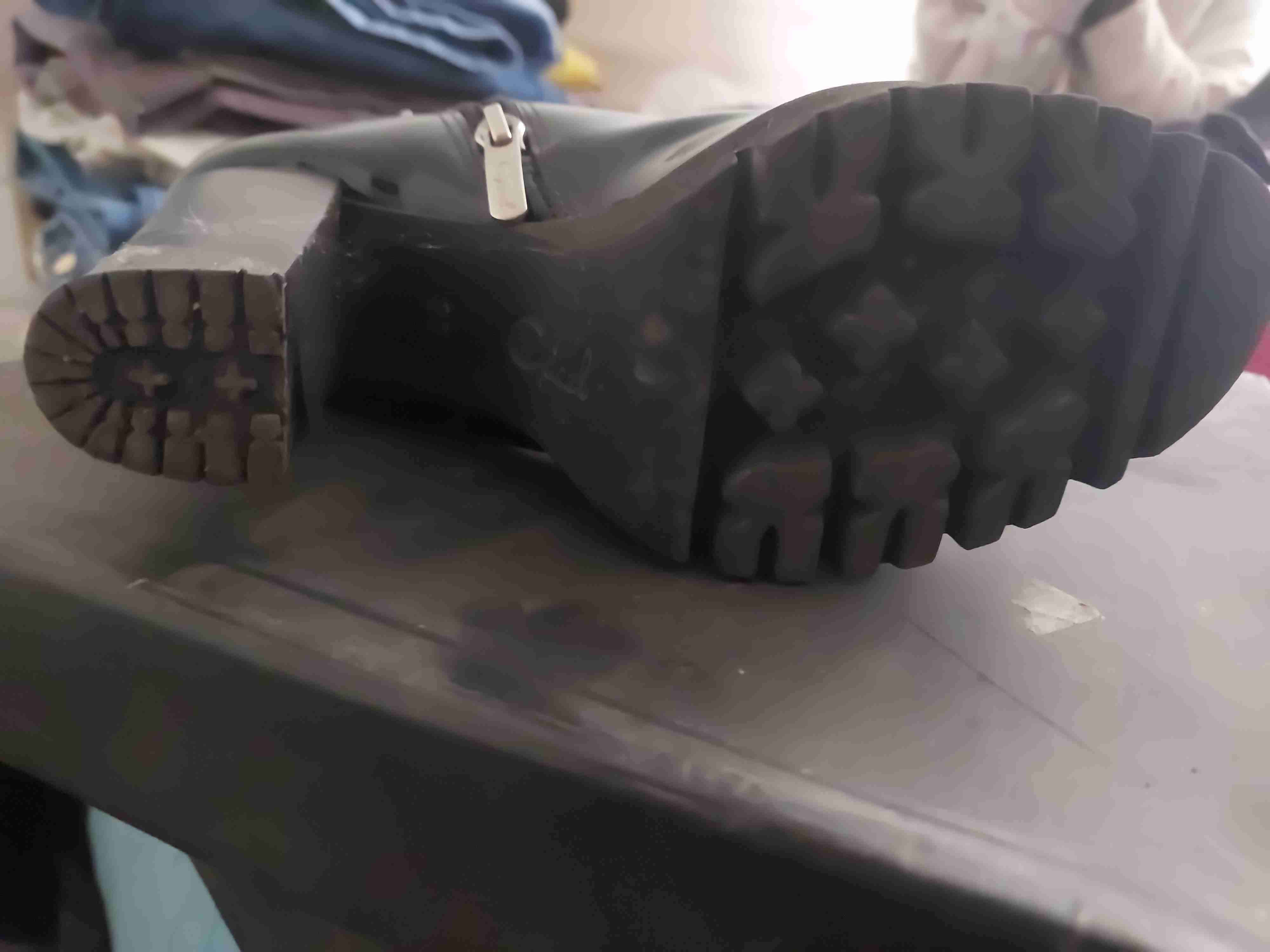 Botines de charol negro con tachas - miniatura 3