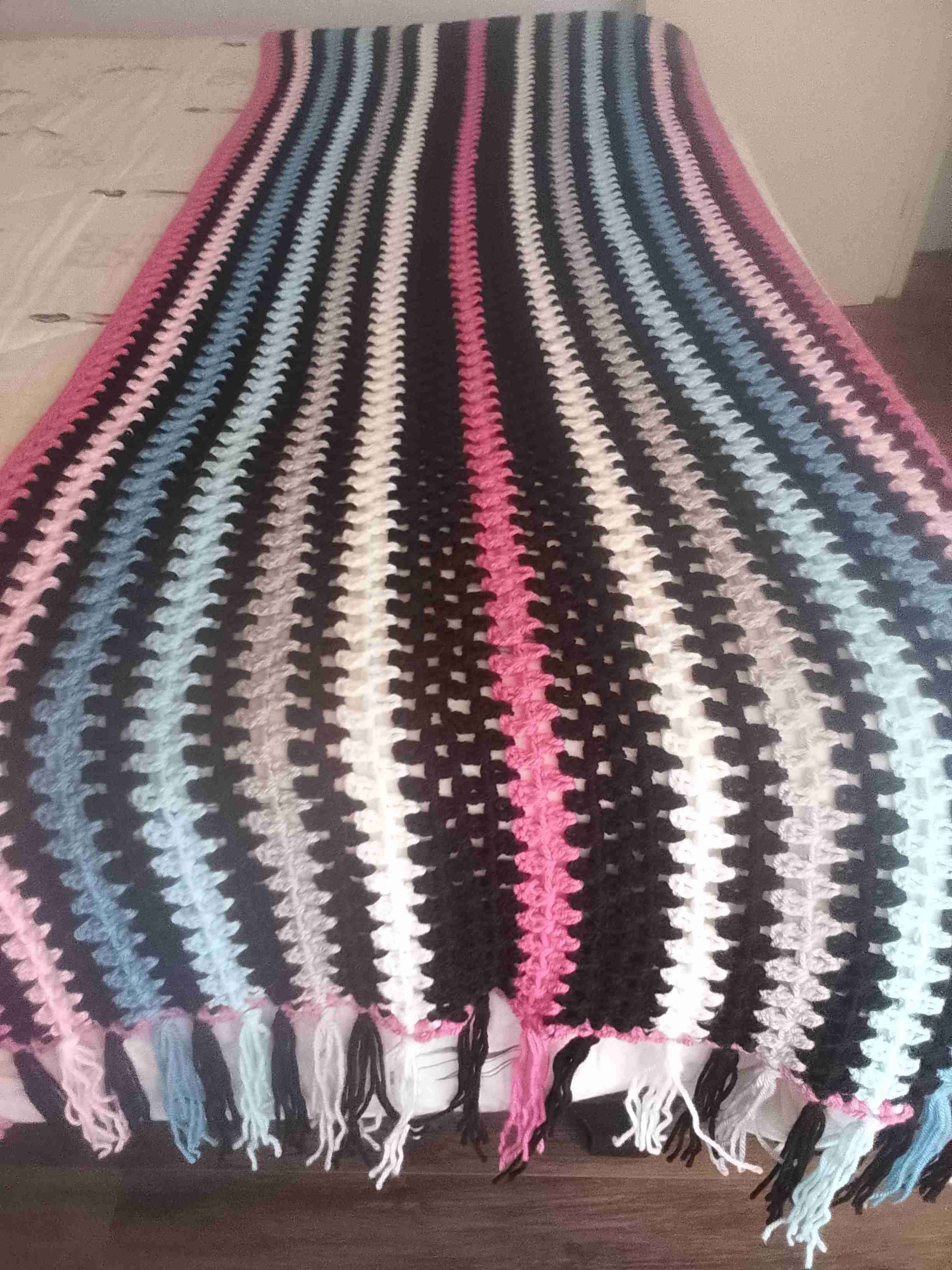 Manta tejida a crochet multicolor - miniatura 2