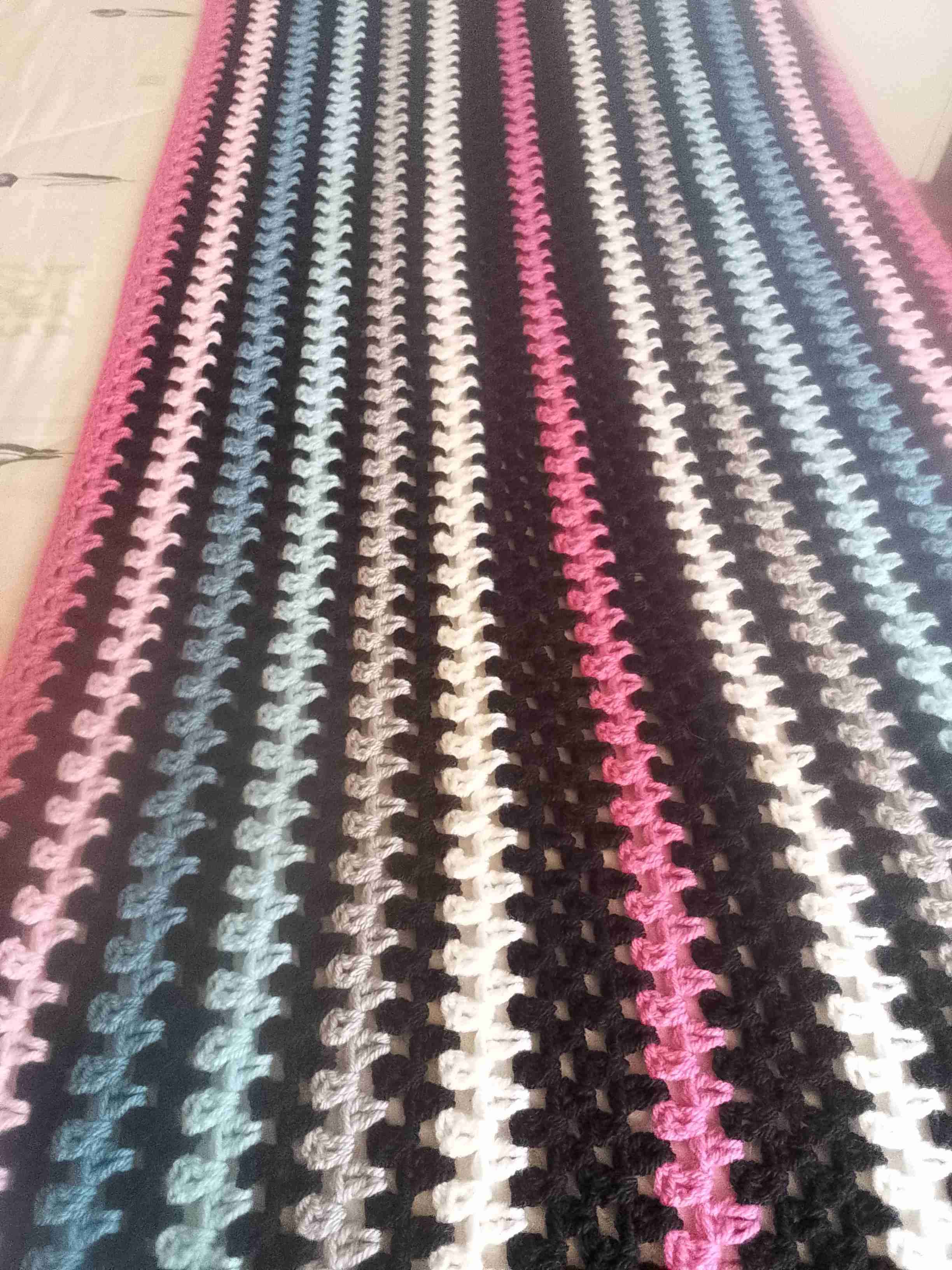 Manta tejida a crochet multicolor - miniatura 3