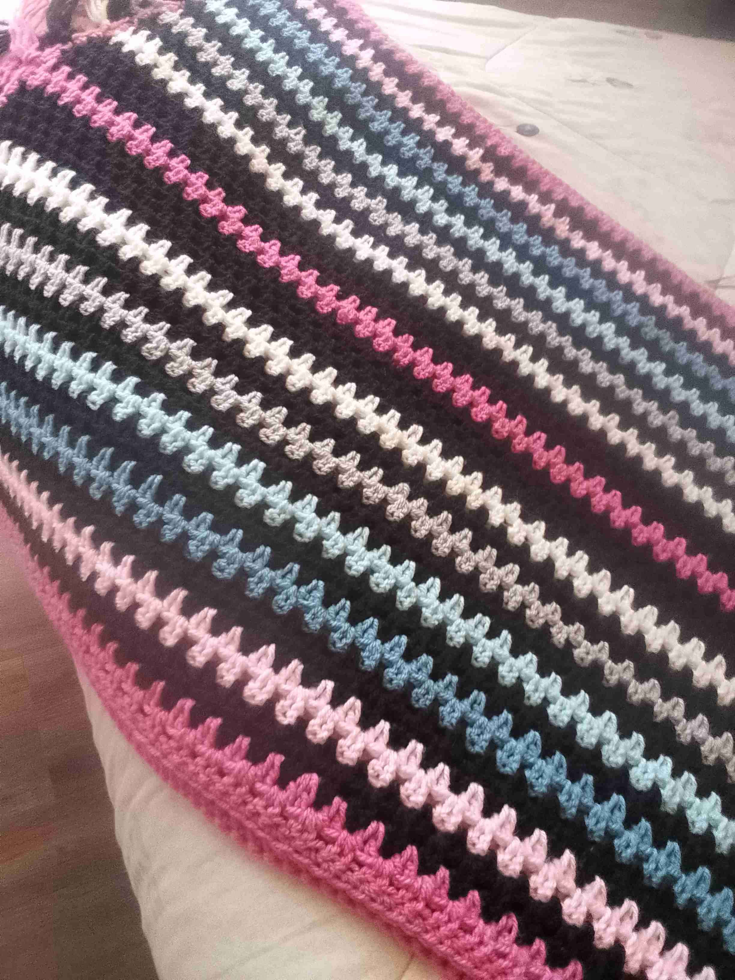 Manta tejida a crochet multicolor - miniatura 4