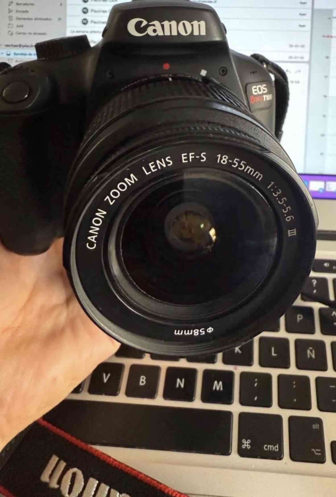 Cámara réflex Canon con cargador - miniatura 3