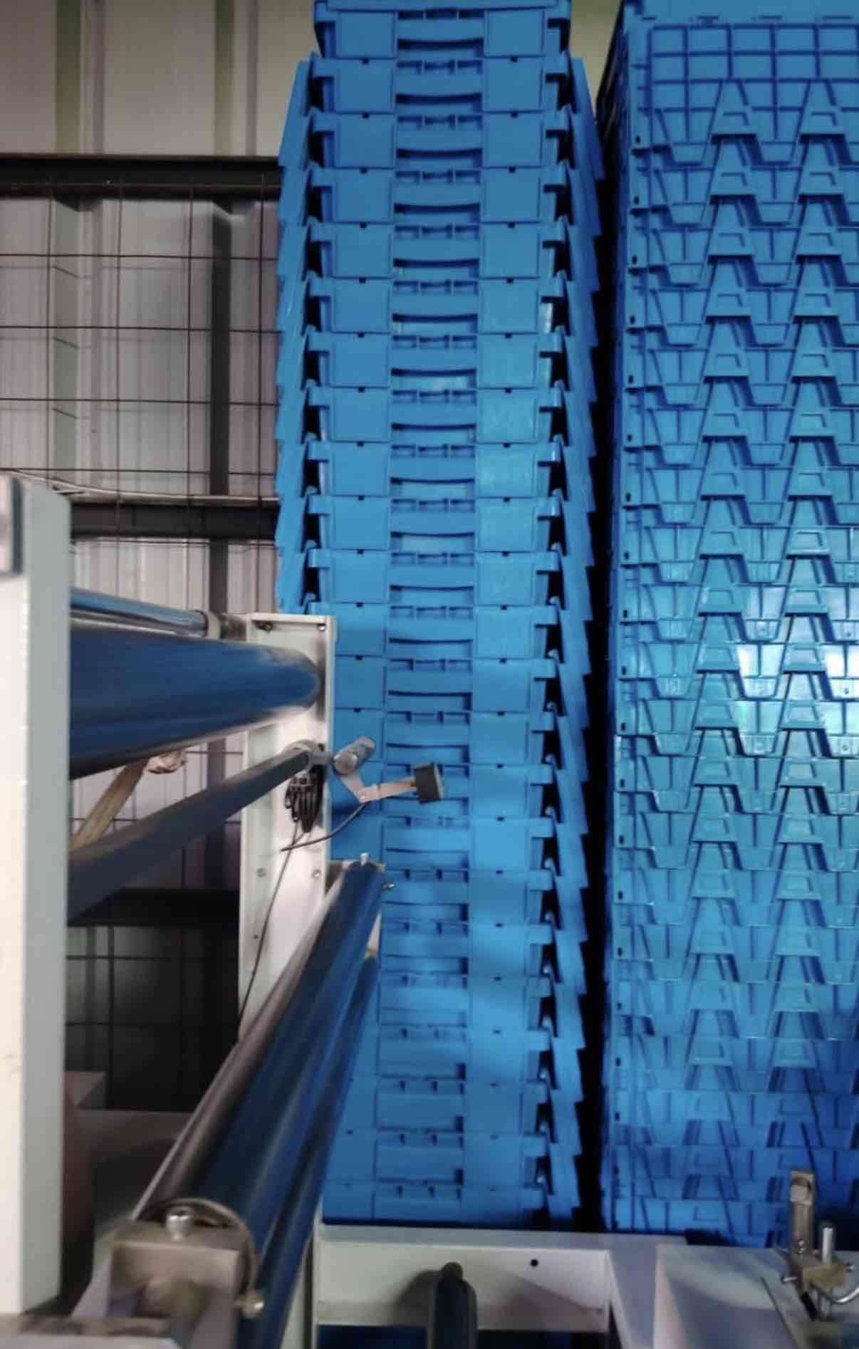 cajas plásticas apilables - miniatura 1