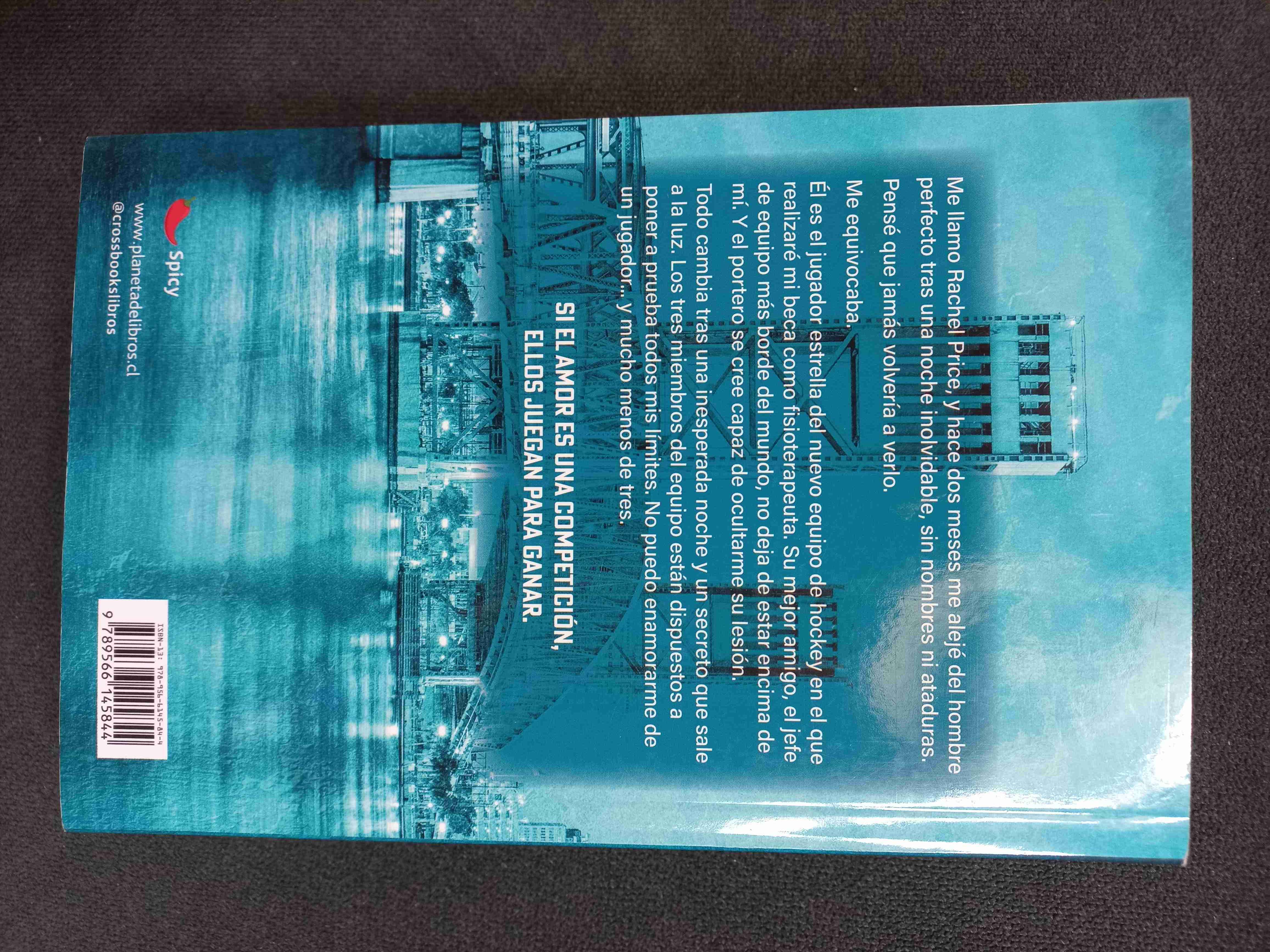 Libro 'Pucking Around' de Emily Rath - miniatura 2