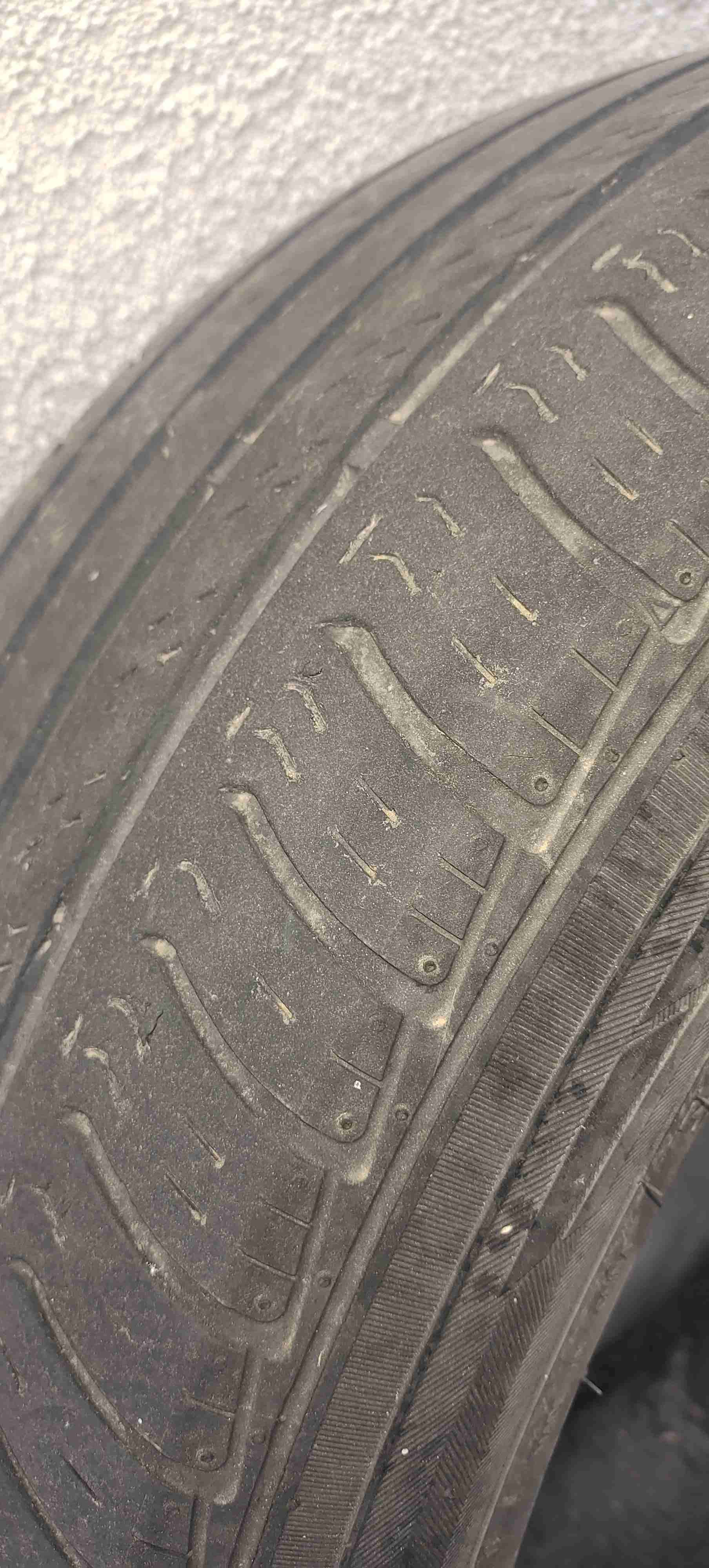 Neumatico Marca Maxxis 235/55 r17 - miniatura 1