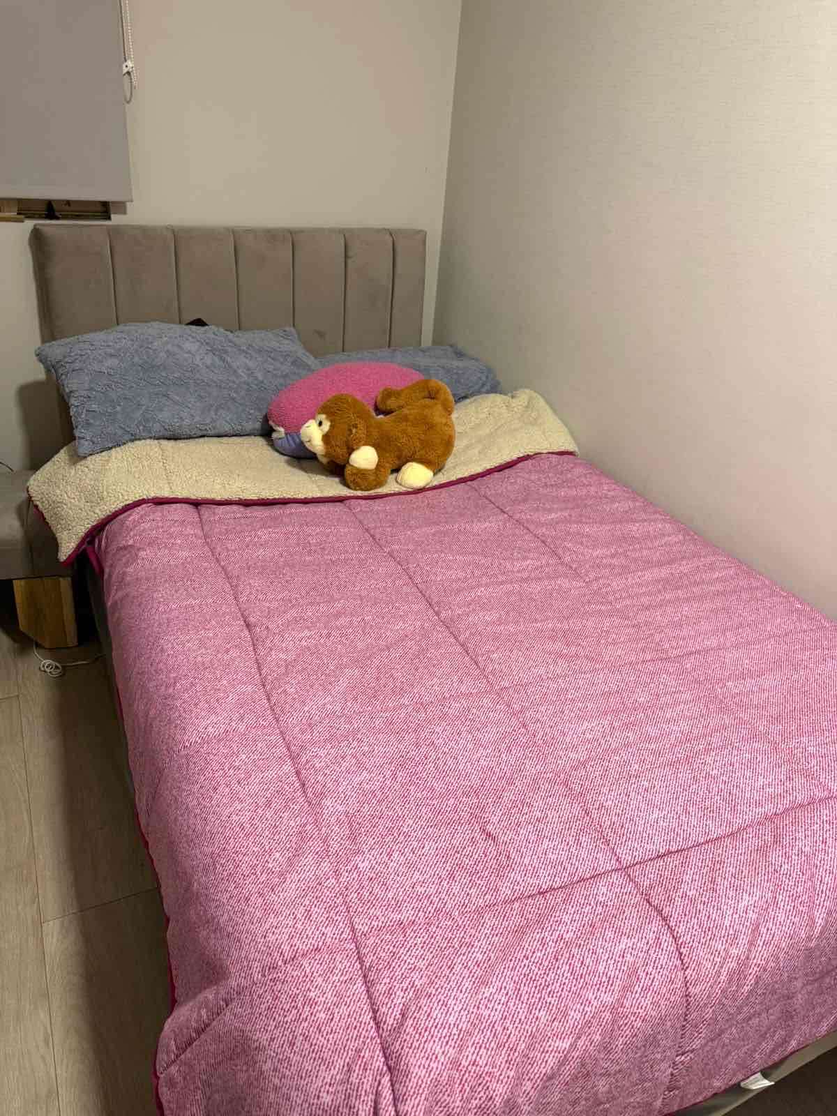 Cama de una plaza con colchón y banqueta - miniatura 1