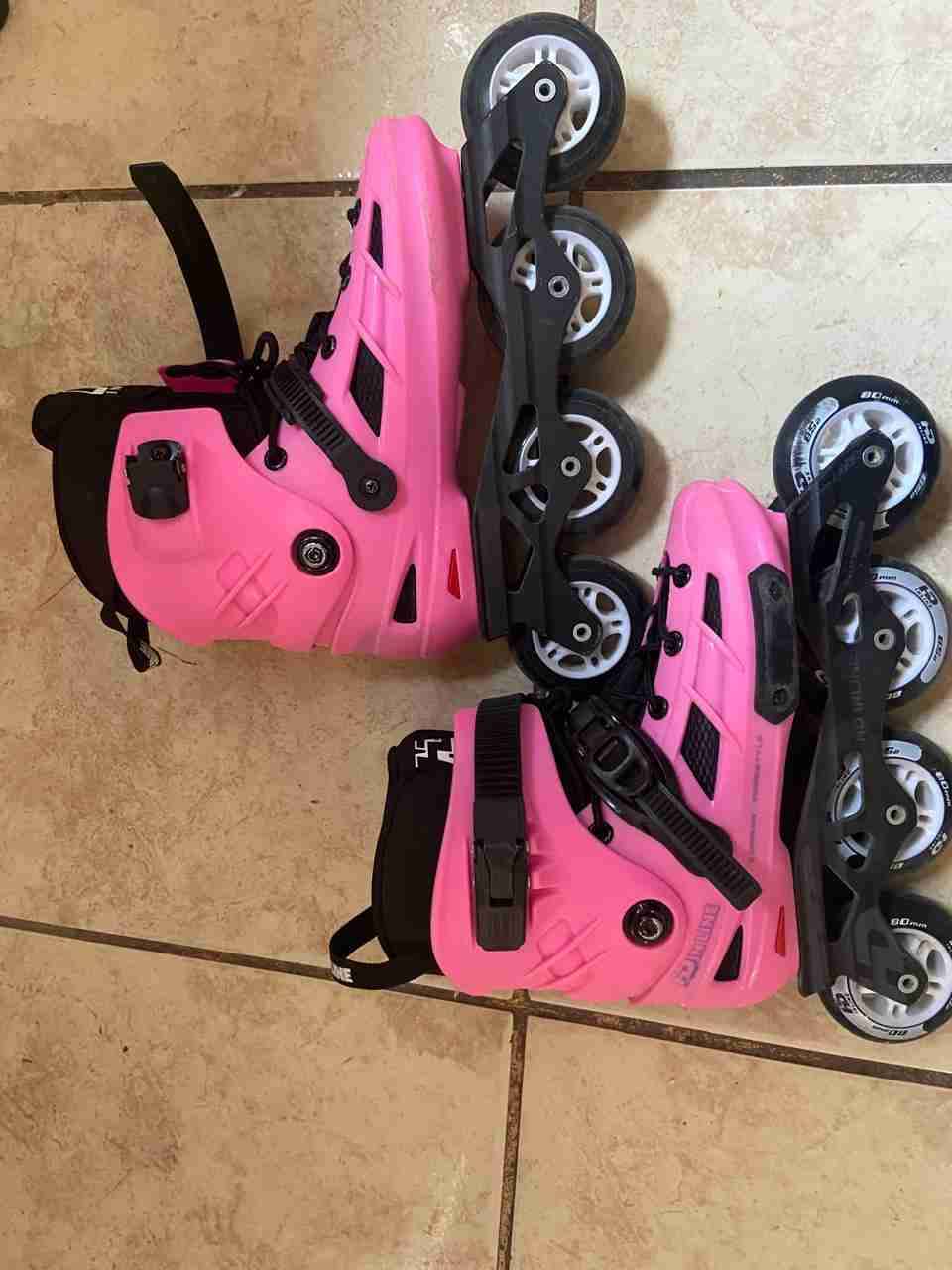 Patines en línea rosados - miniatura 1