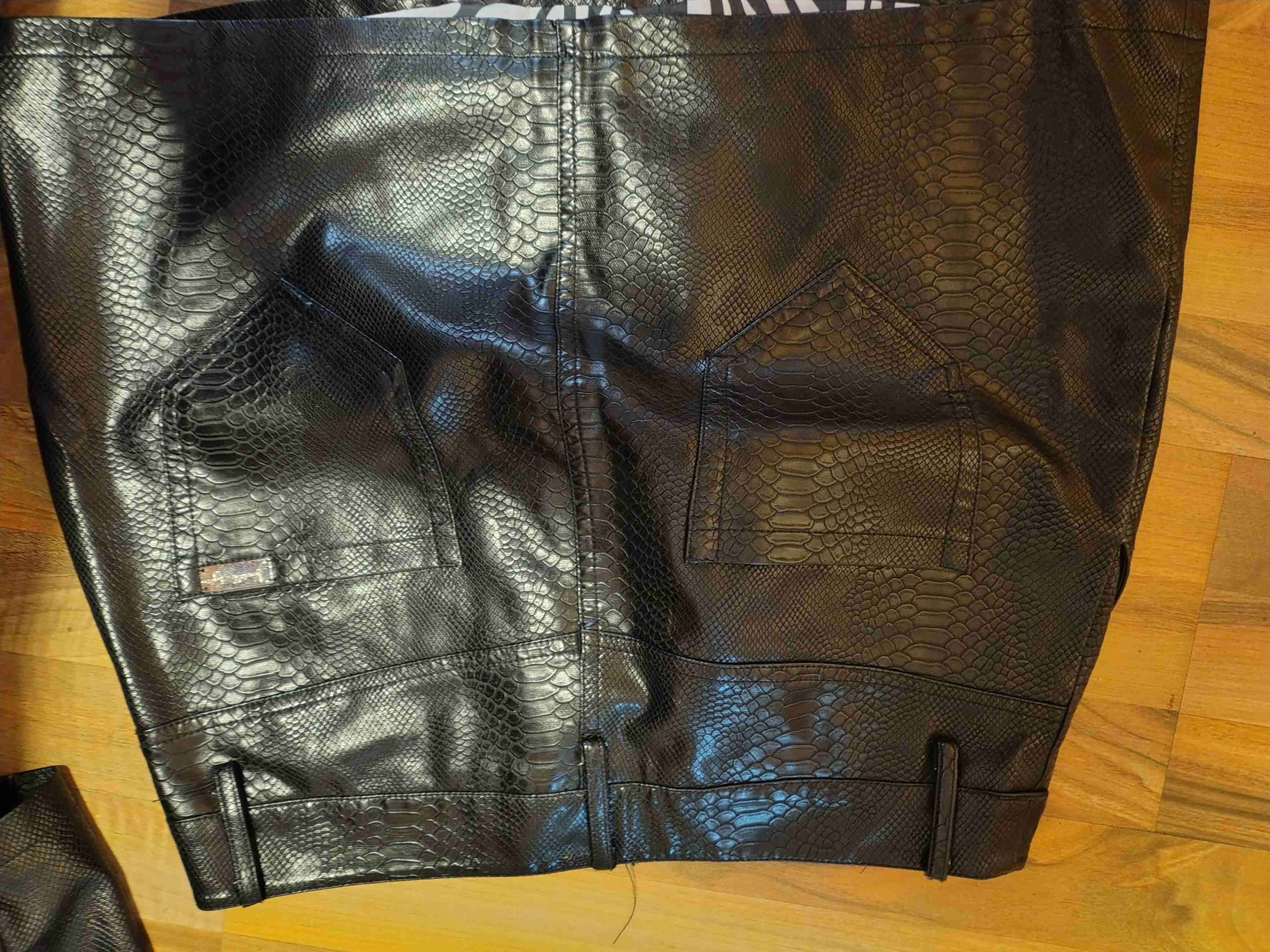 Ropa de cuero - miniatura 3