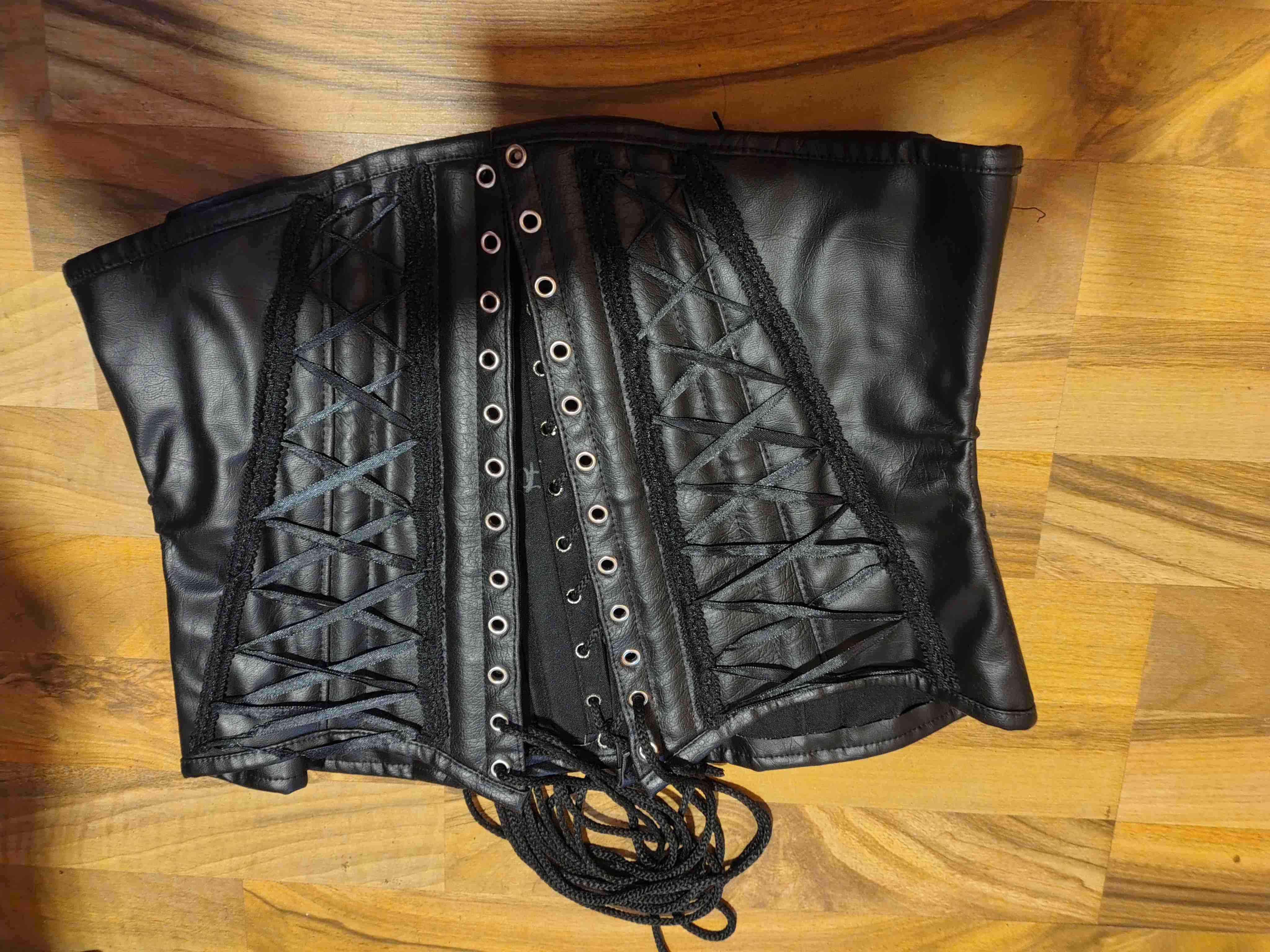 Ropa de cuero - miniatura 6