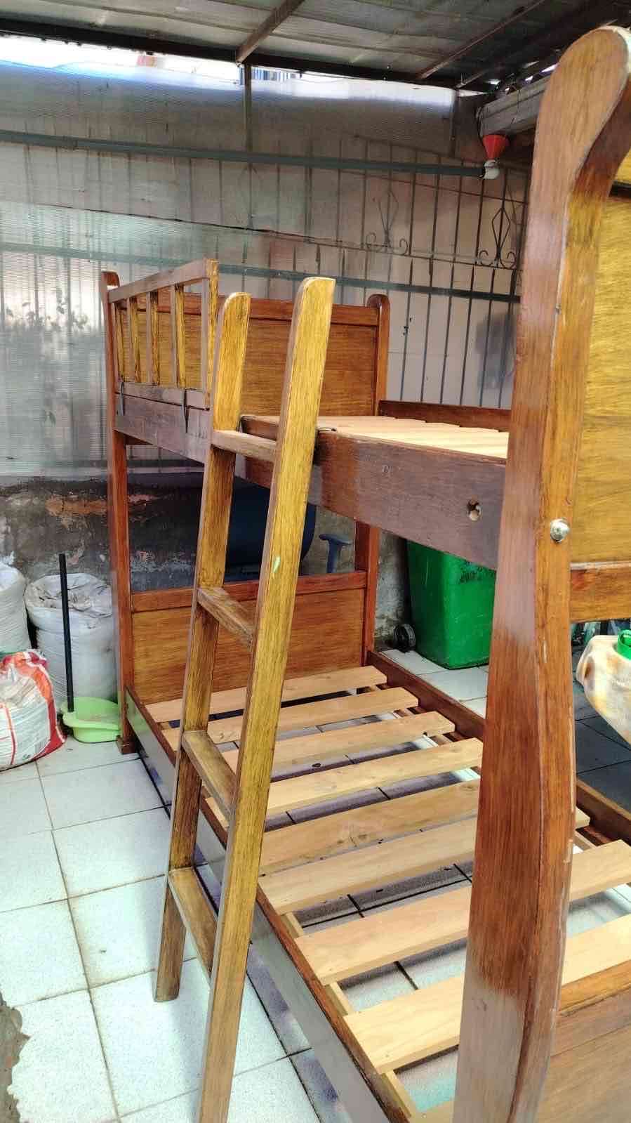 Camarote de madera con escalera - miniatura 1