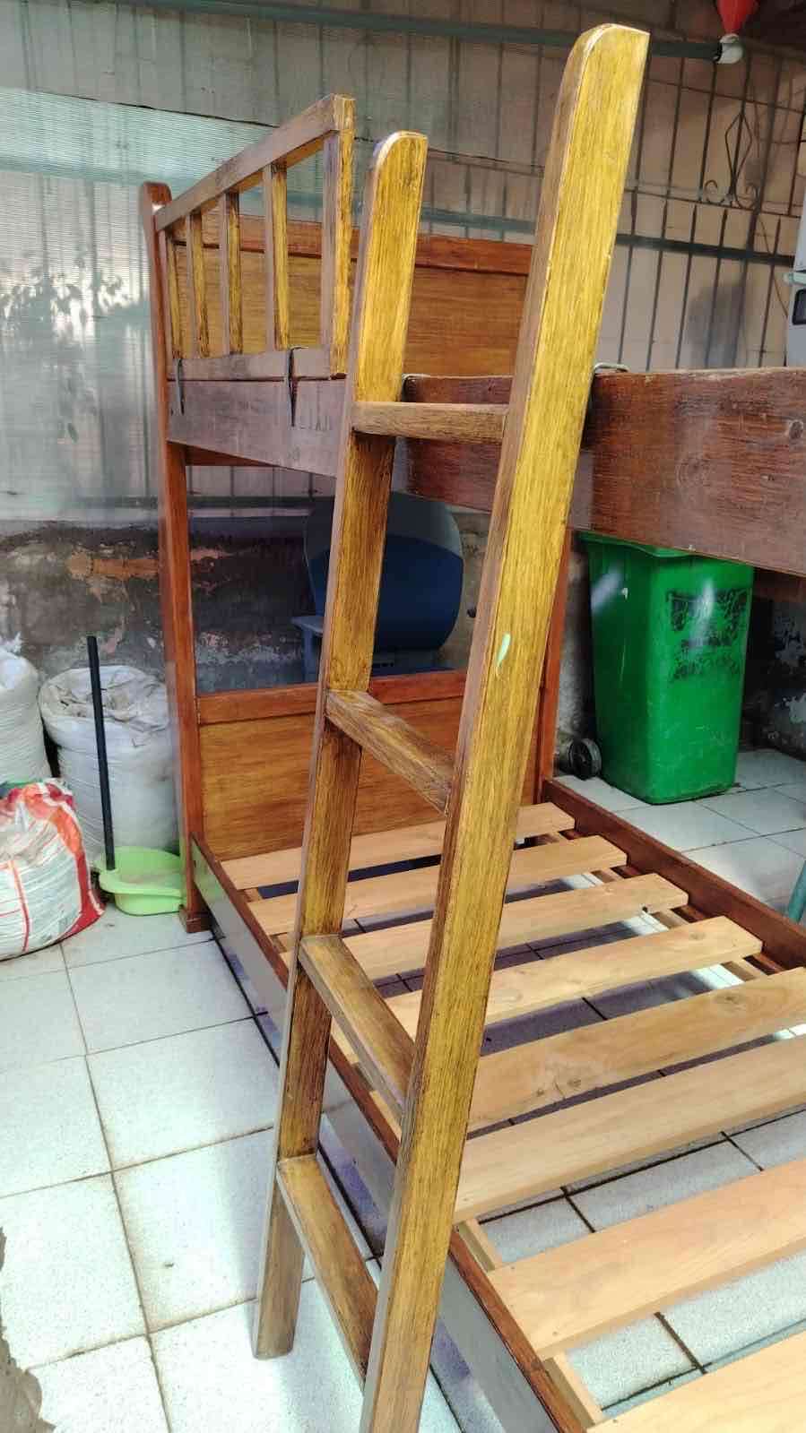 Camarote de madera con escalera - miniatura 2