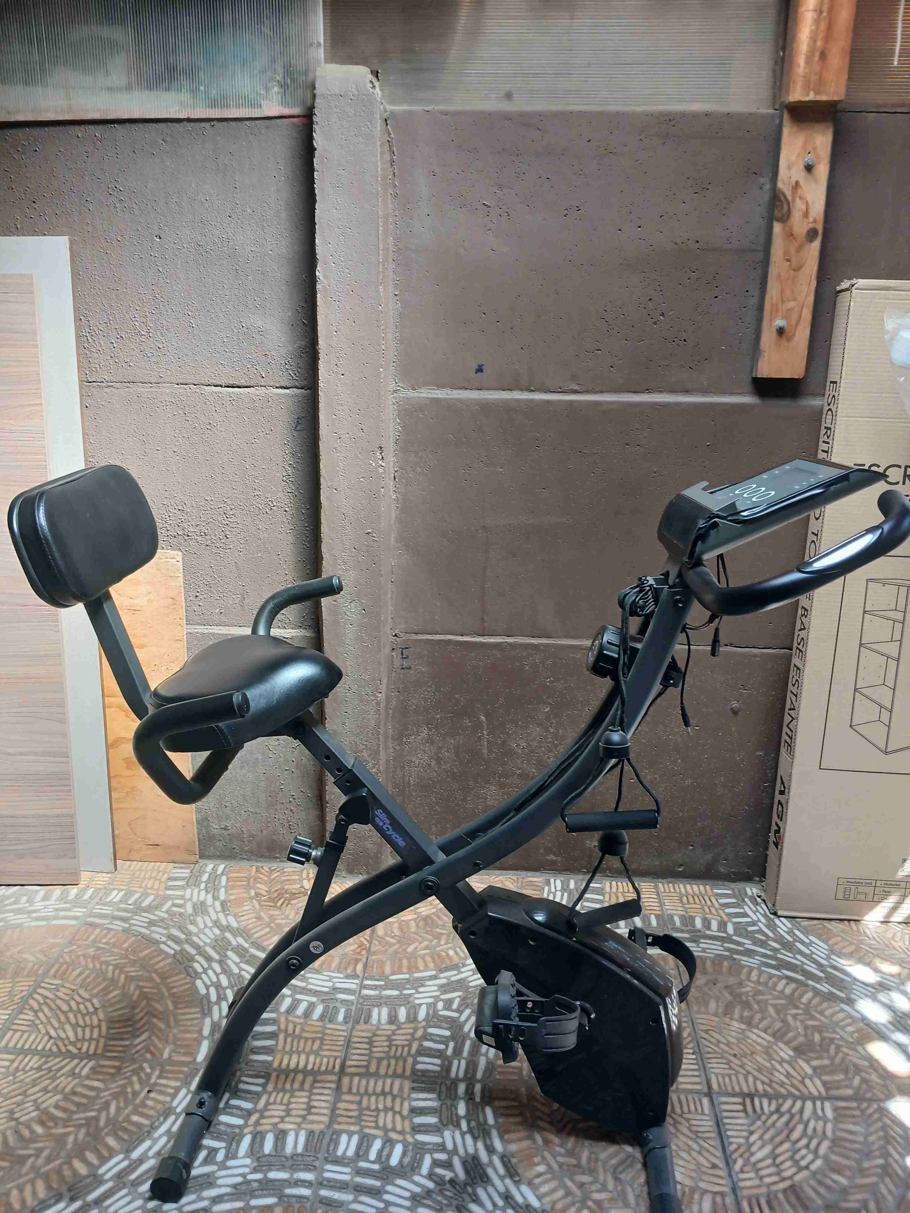 Bicicleta estática con monitor - miniatura 2