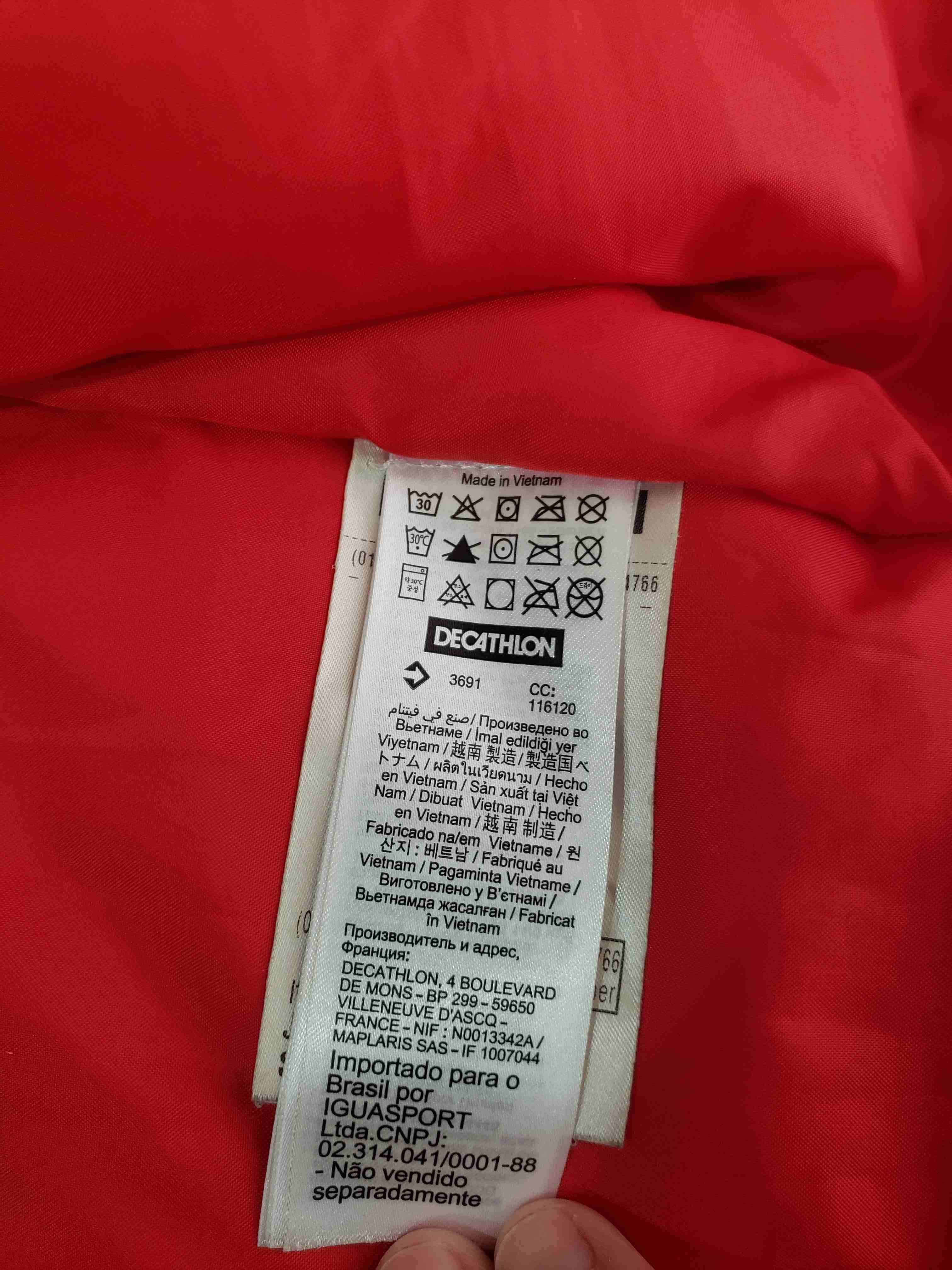 Chaqueta impermeable negra con capucha - miniatura 4